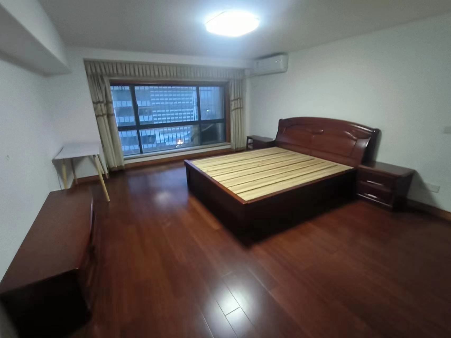 鸿运大厦 3室1厅2卫 120m&sup2;