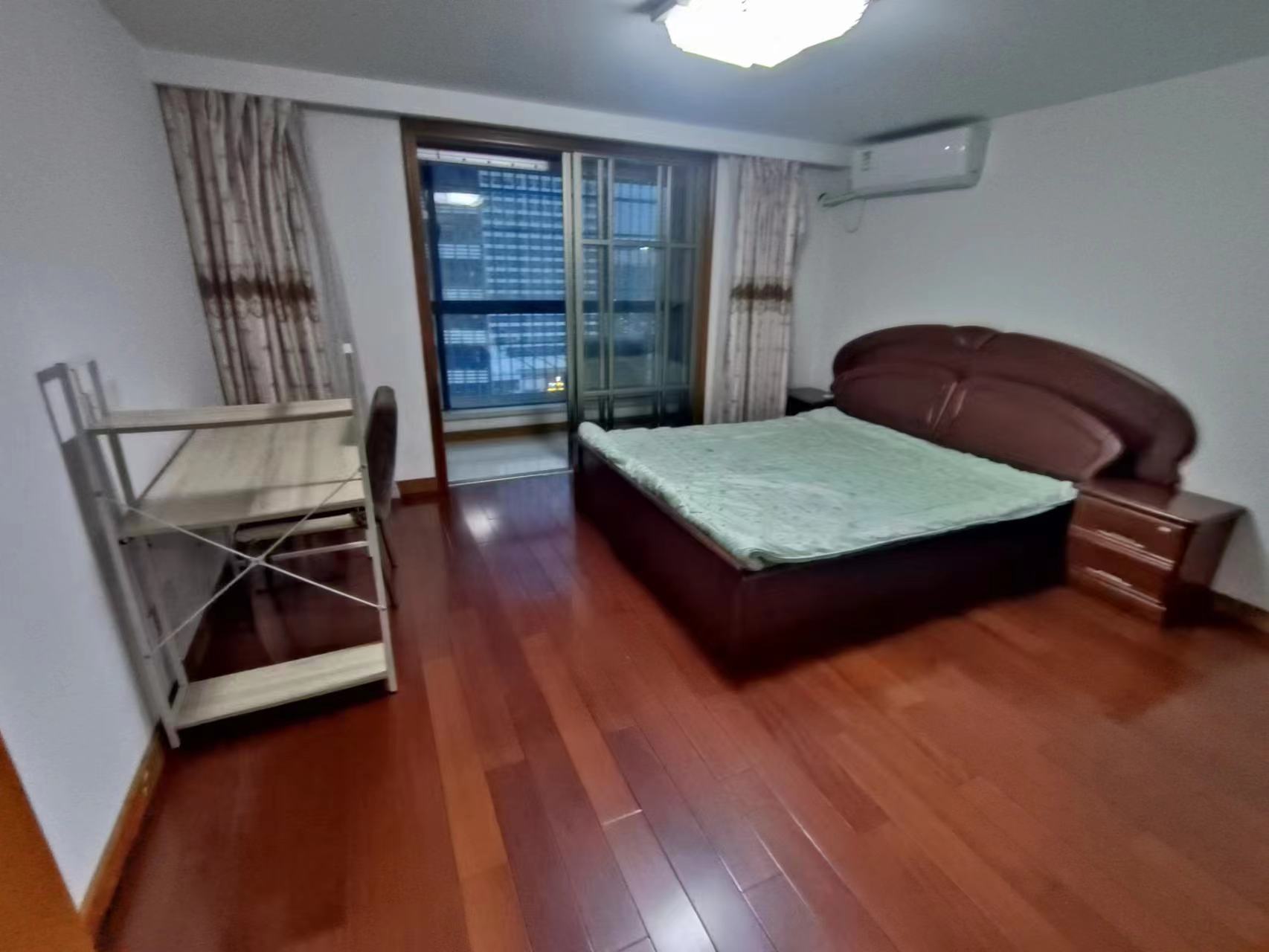 鸿运大厦 3室1厅2卫 120m&sup2;