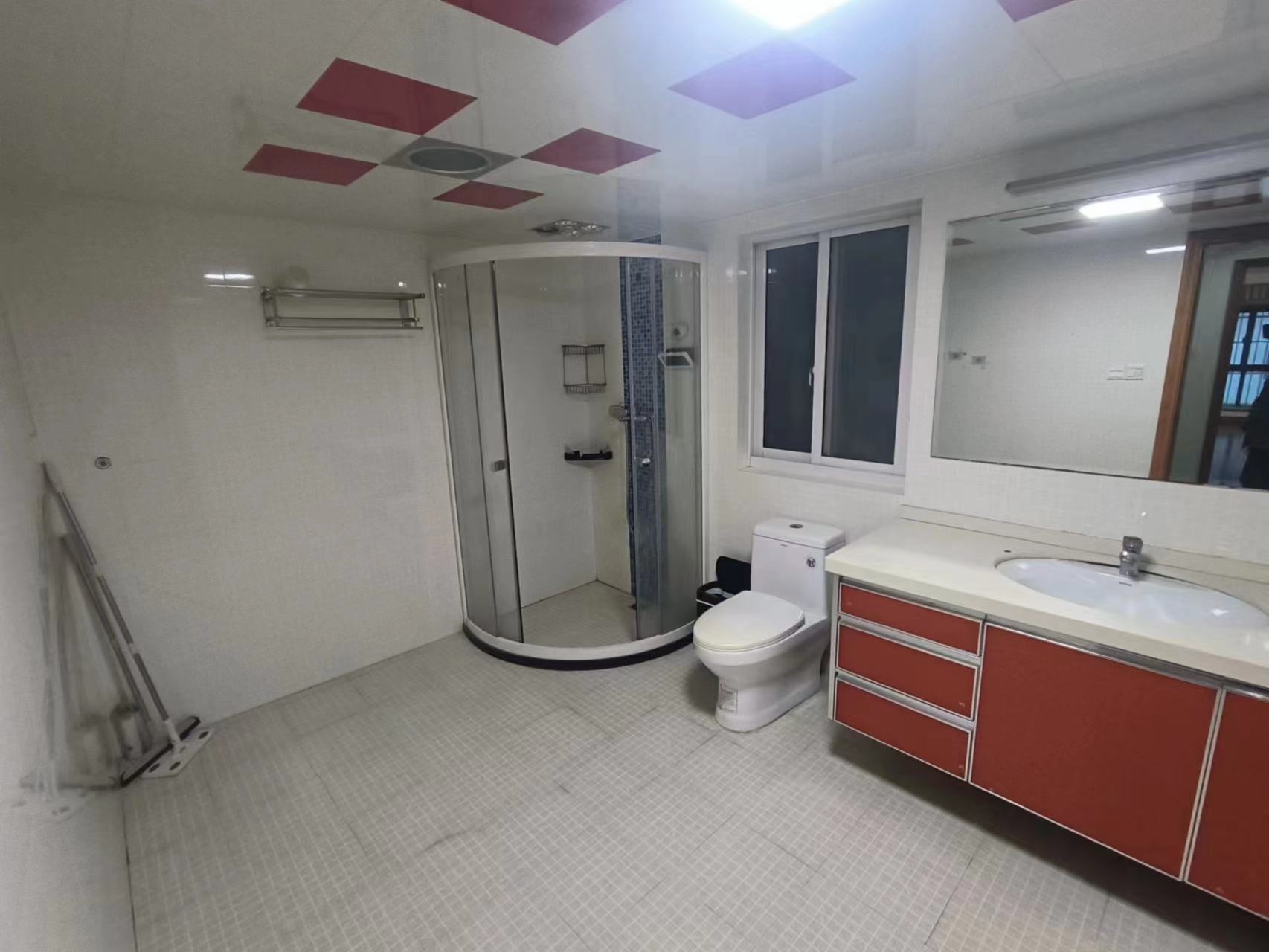 鸿运大厦 3室1厅2卫 120m&sup2;