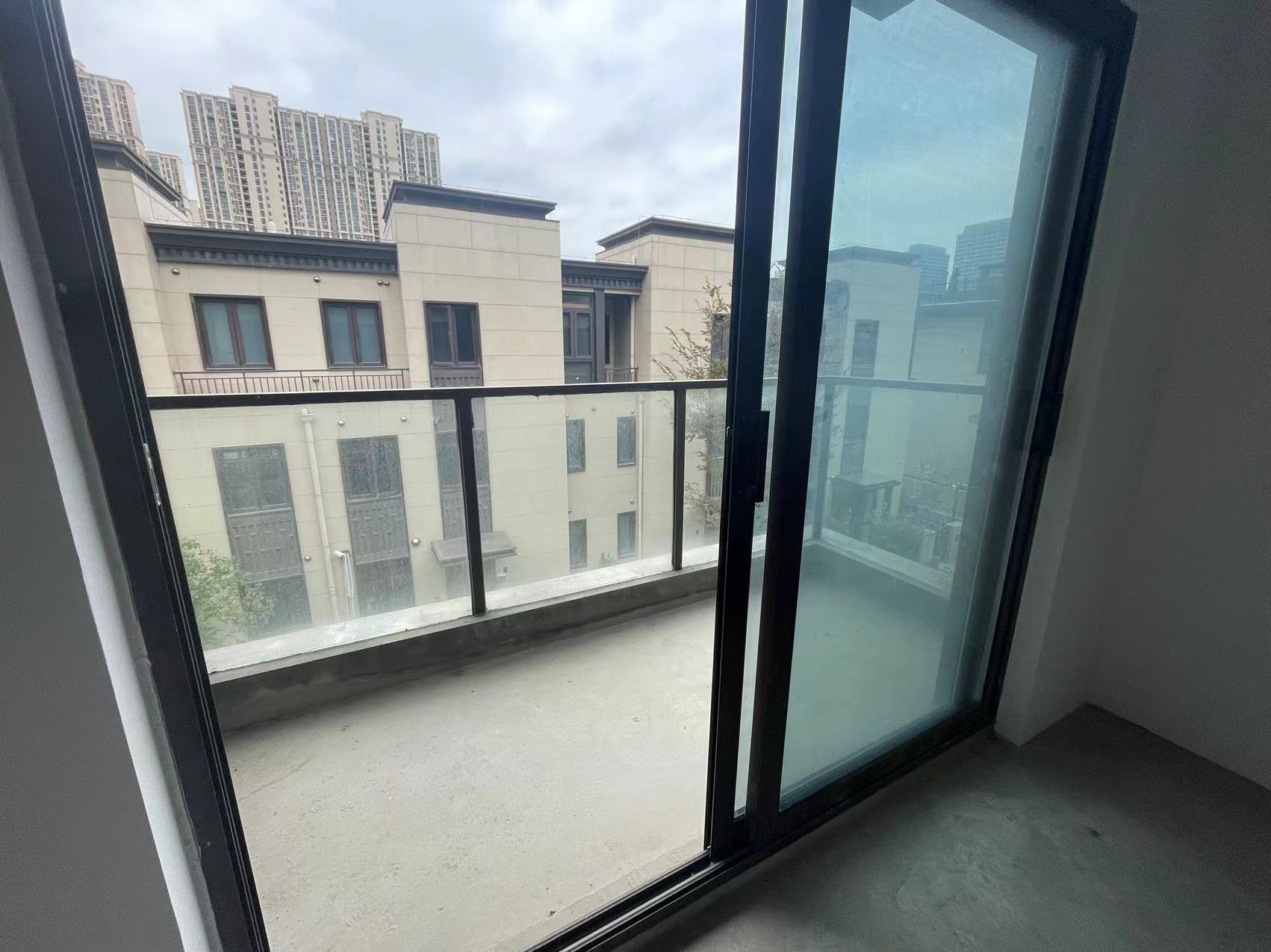 云樾东方 4室1厅1卫 240m&sup2;