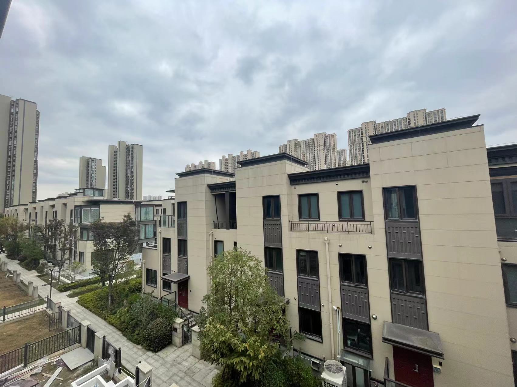 云樾东方 4室1厅1卫 240m&sup2;