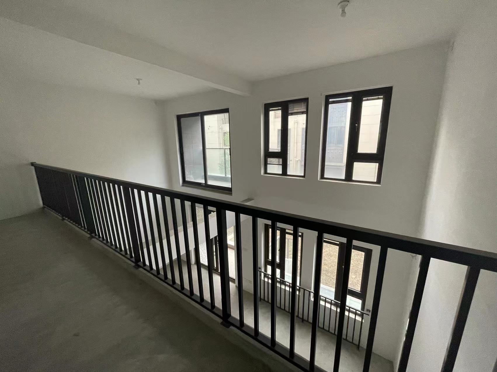 云樾东方 4室1厅1卫 240m²