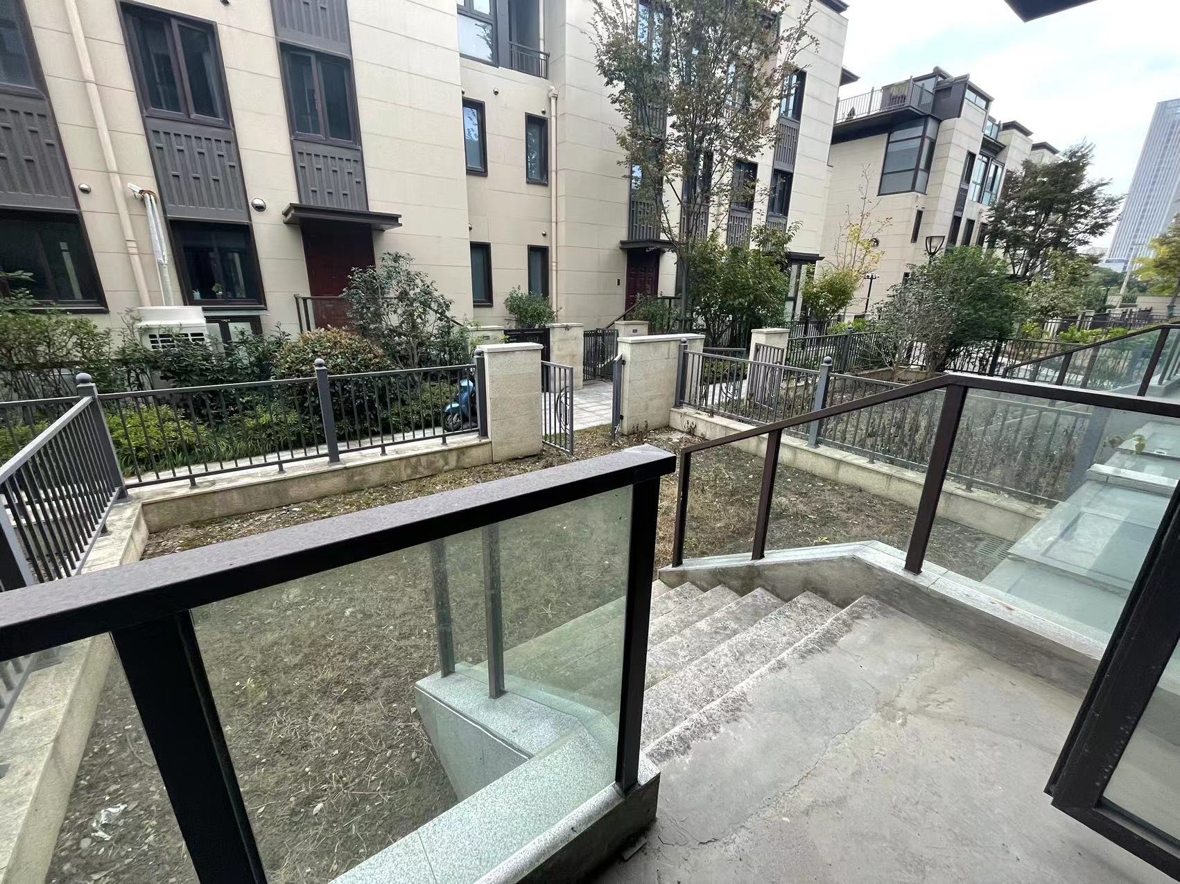 云樾东方 4室1厅1卫 240m&sup2;