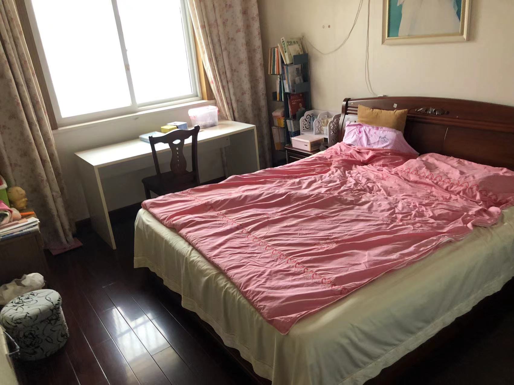 虹桥新苑 4室2厅2卫 130m&sup2;