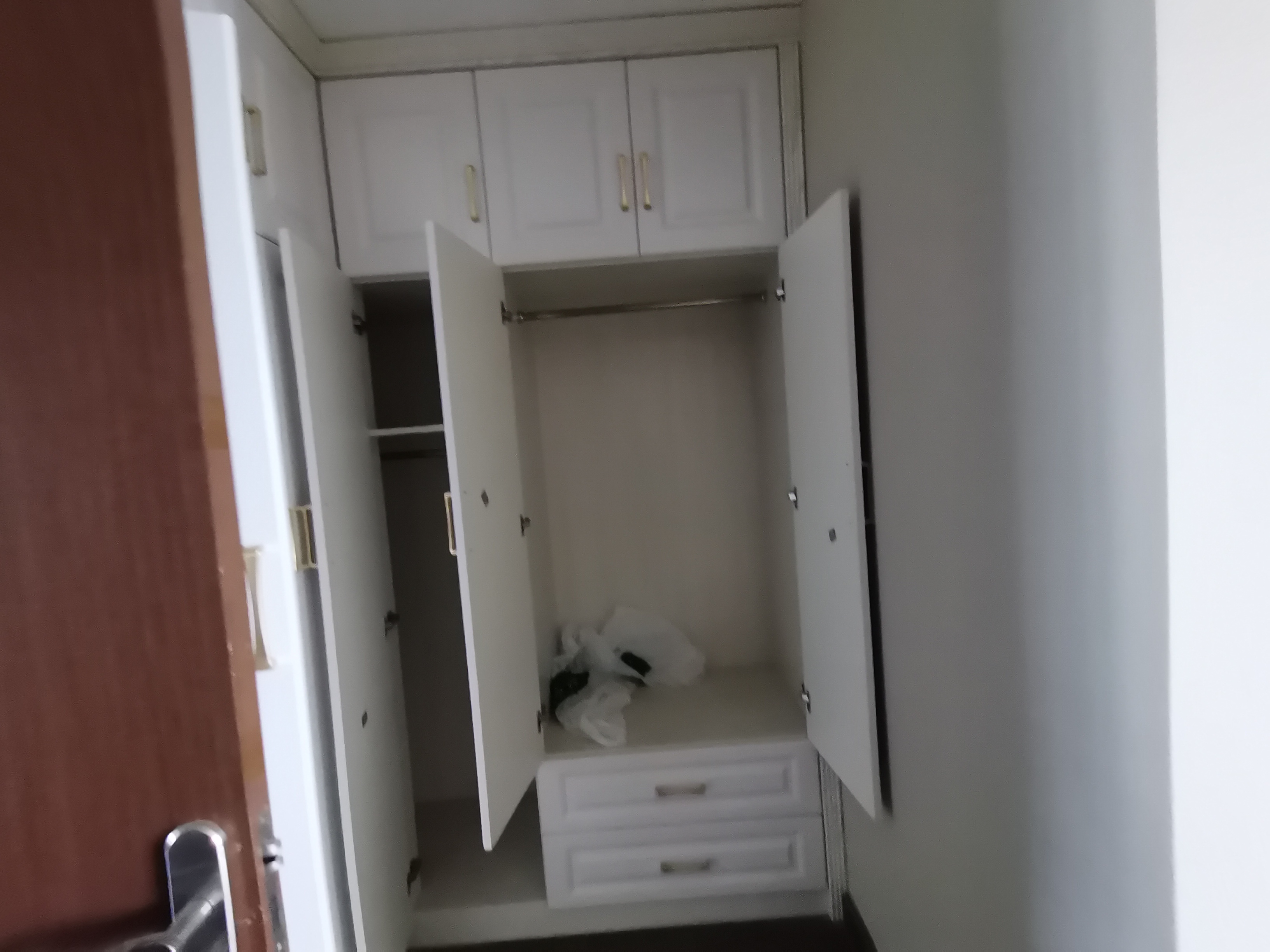 华强国际公馆 3室2厅2卫 145m&sup2;