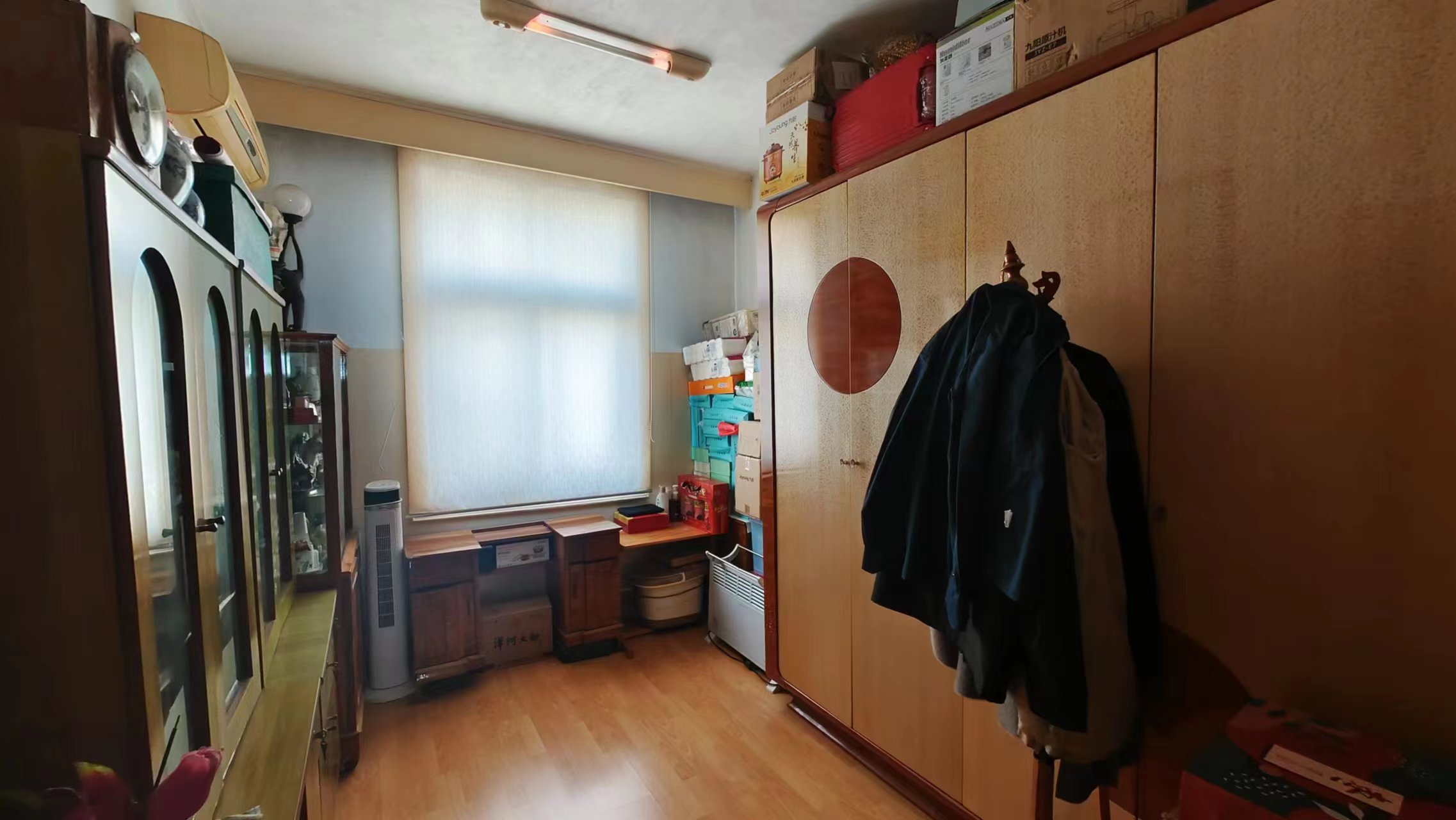 八角亭东一区 3室2厅2卫 126m&sup2;