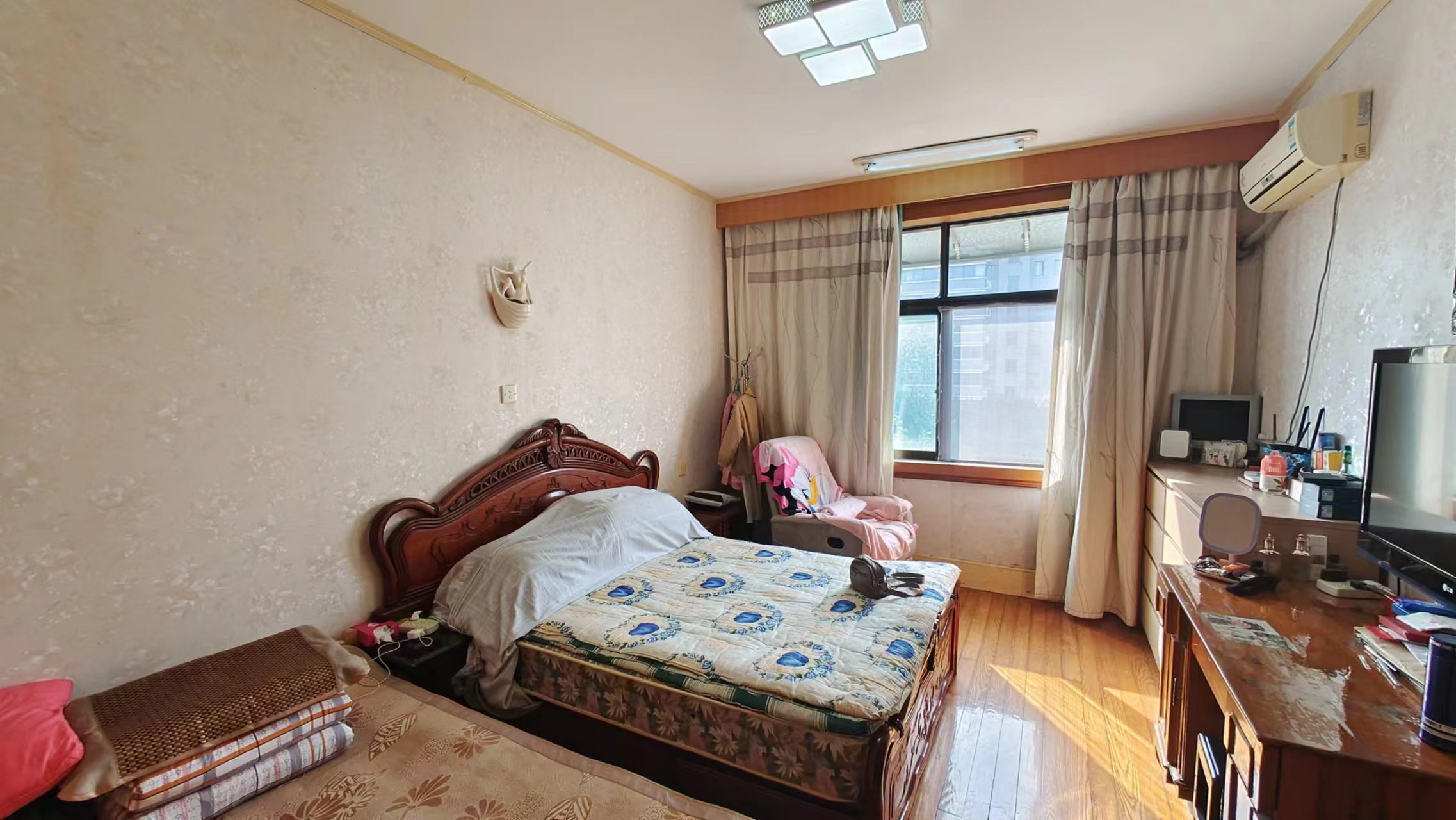 八角亭东一区 3室2厅2卫 126m&sup2;
