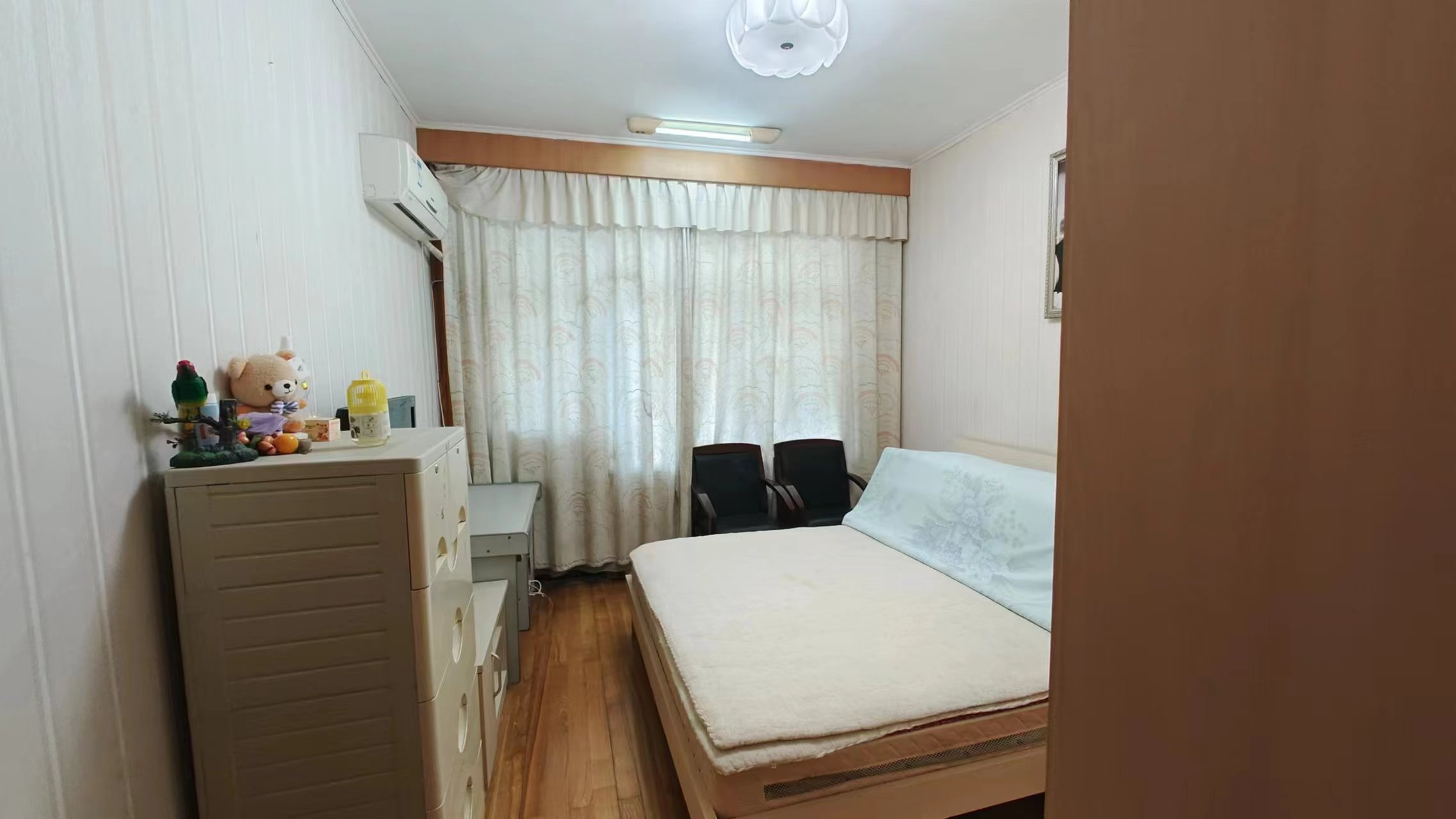 八角亭东一区 3室2厅2卫 126m&sup2;