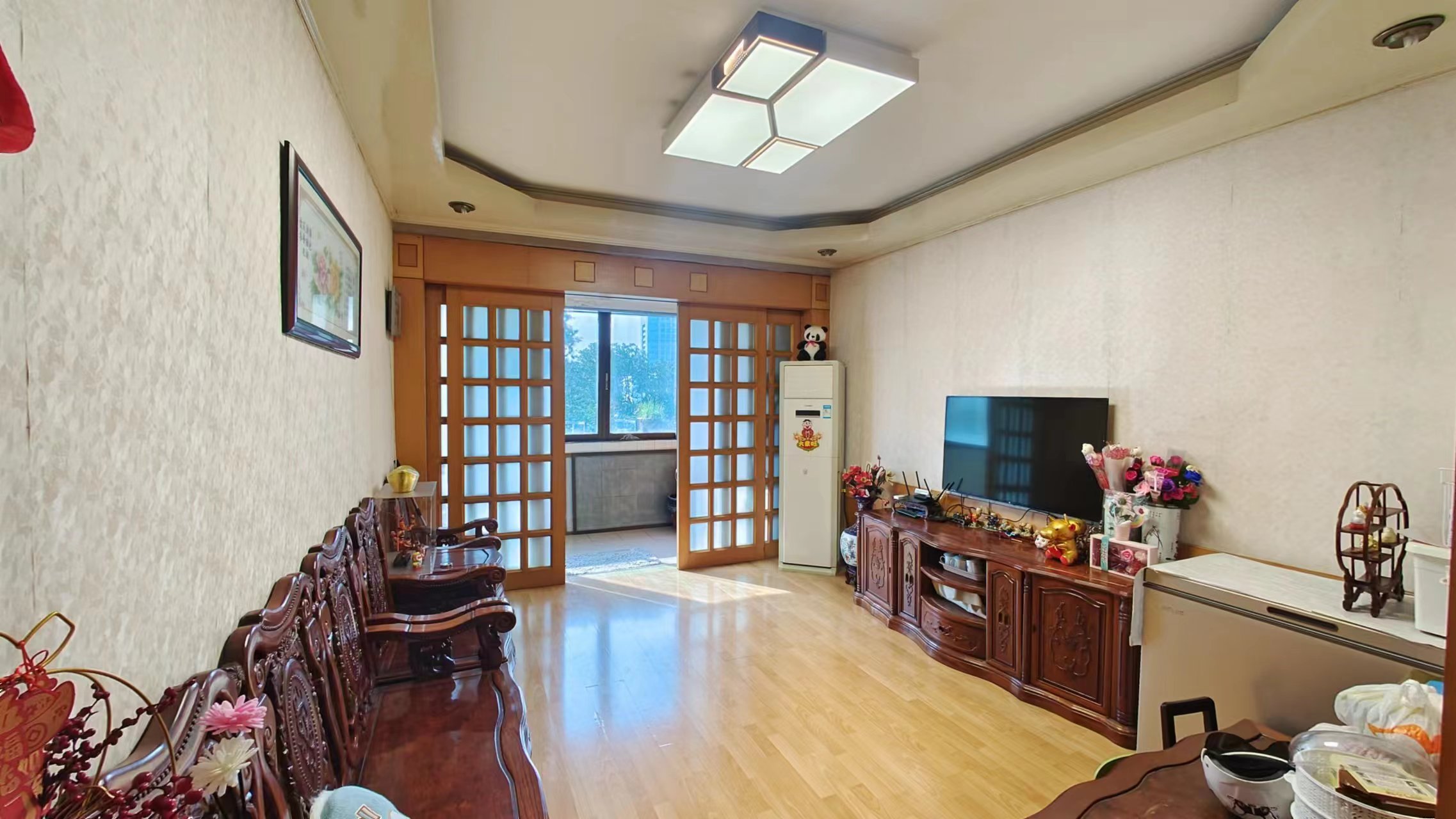 八角亭东一区 3室2厅2卫 126m&sup2;