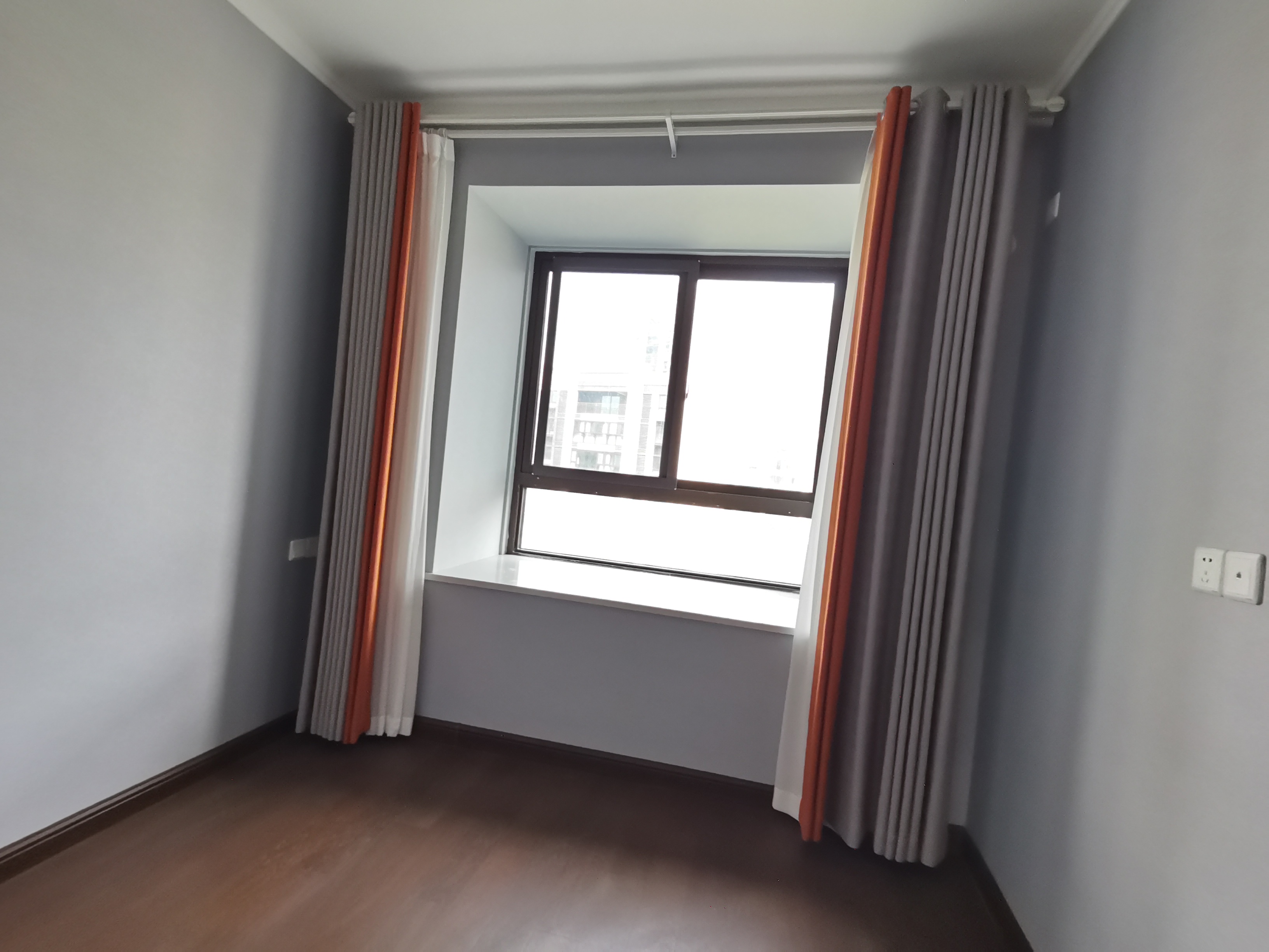 华强国际公馆 3室2厅2卫 142m&sup2;