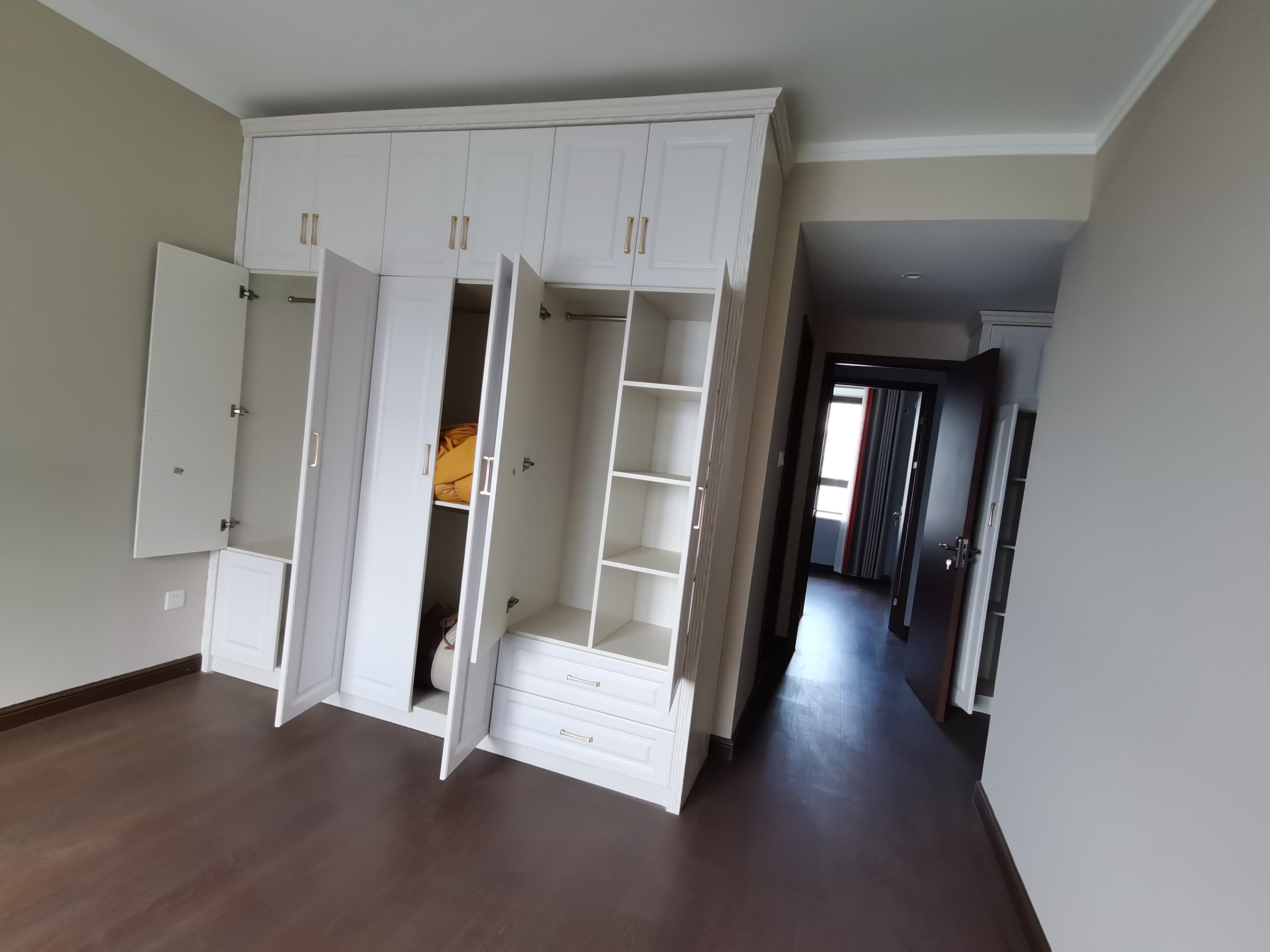 华强国际公馆 3室2厅2卫 142m&sup2;