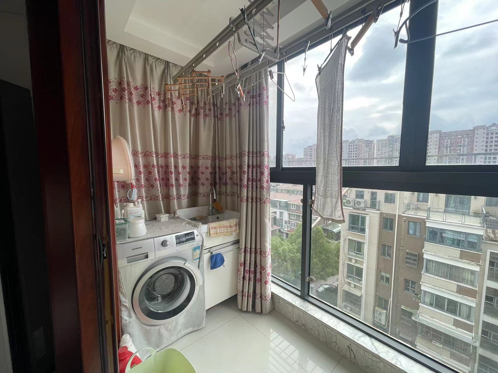 金桥世家 3室2厅2卫 140m&sup2;