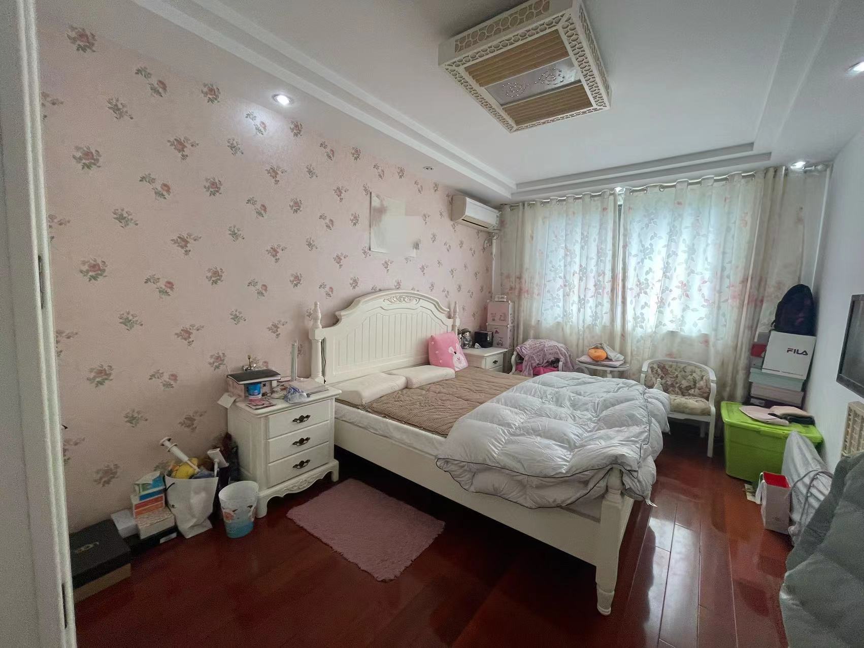 金桥世家 3室2厅2卫 140m&sup2;