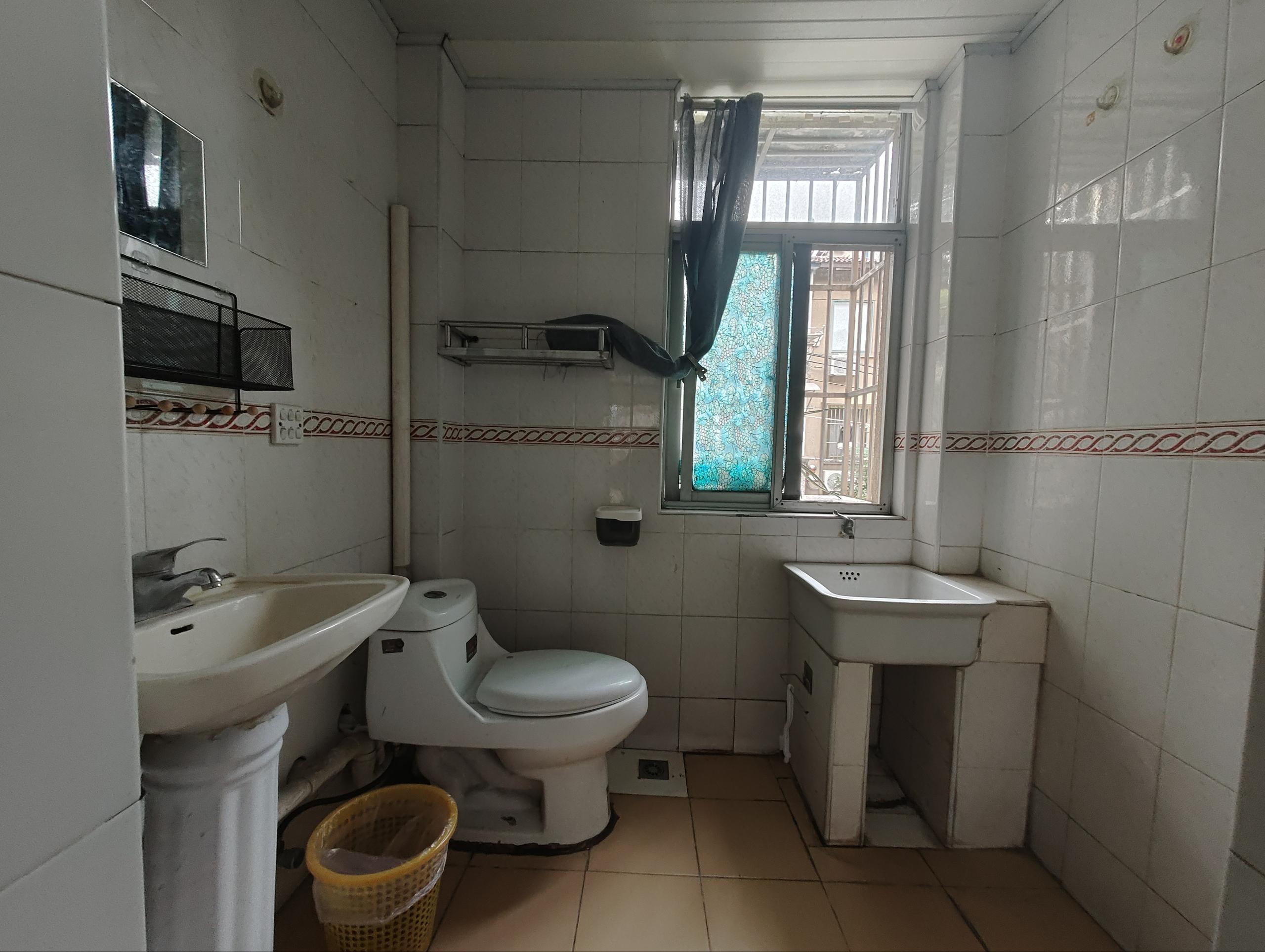 易家桥新村 2室1厅1卫 75m&sup2;
