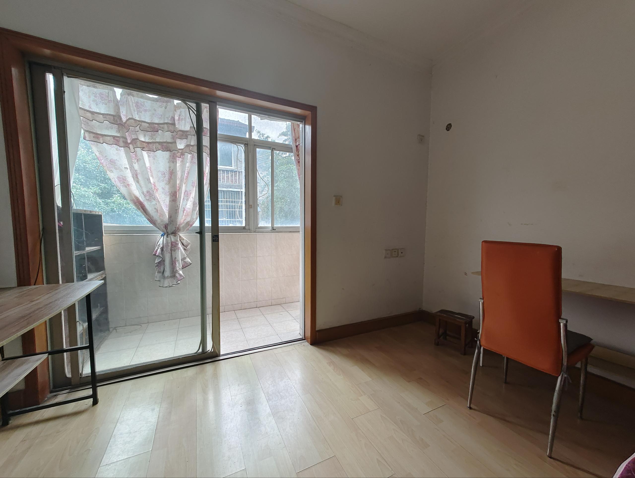 易家桥新村 2室1厅1卫 75m&sup2;