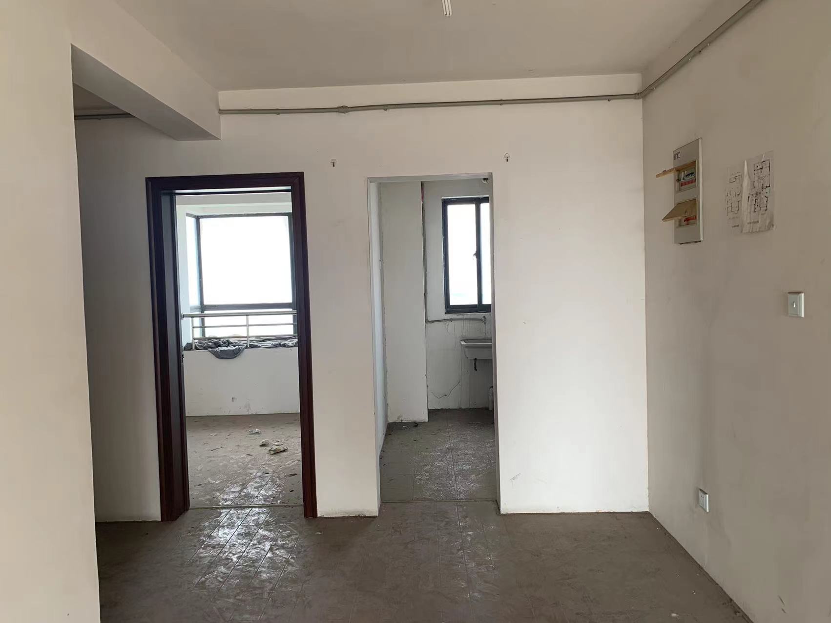 万通城 3室2厅1卫 102m&sup2;