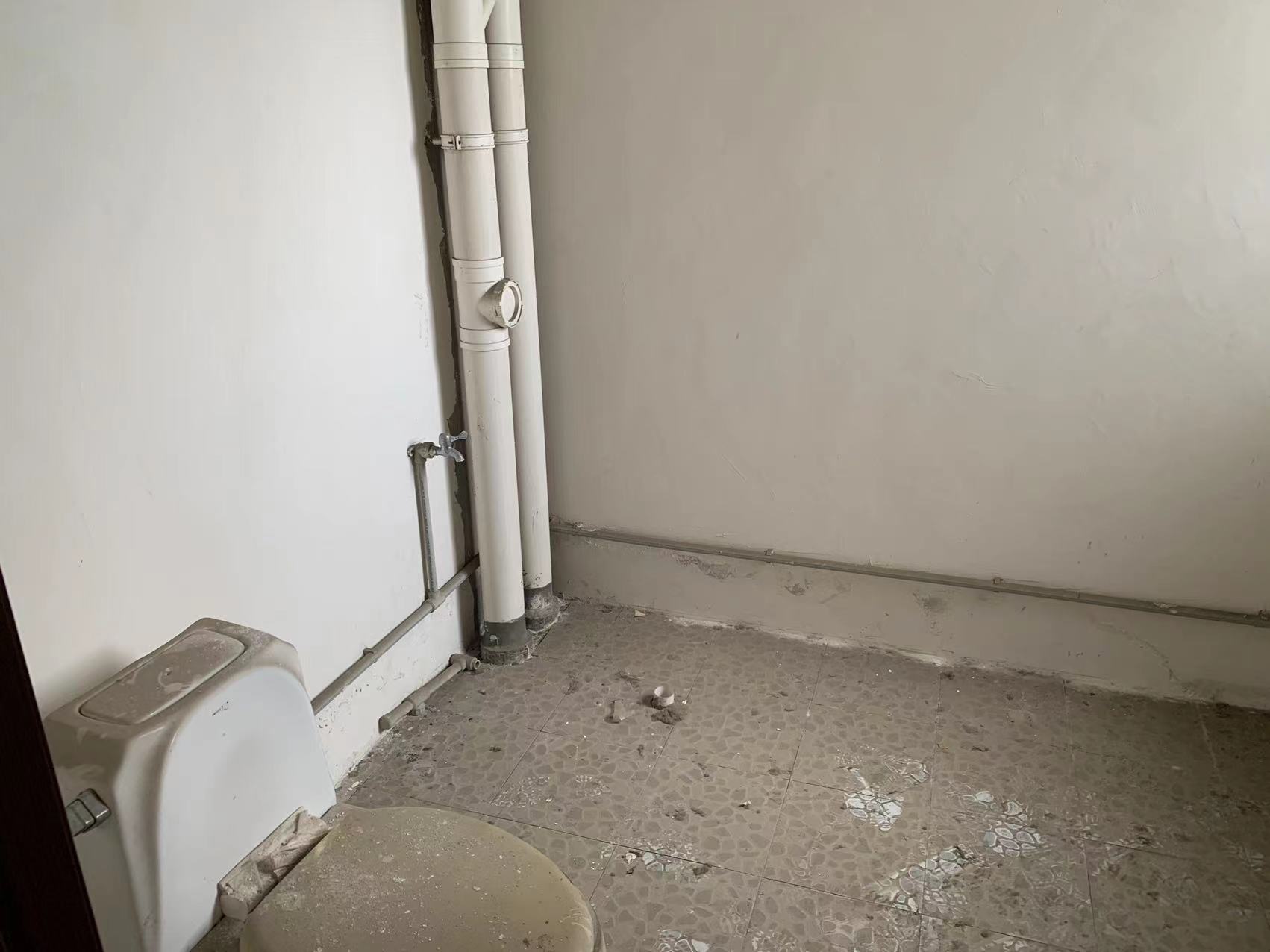 万通城 3室2厅1卫 102m&sup2;