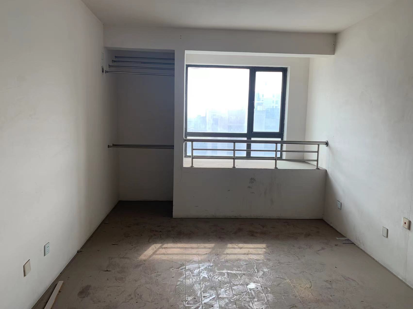 万通城 3室2厅1卫 102m&sup2;