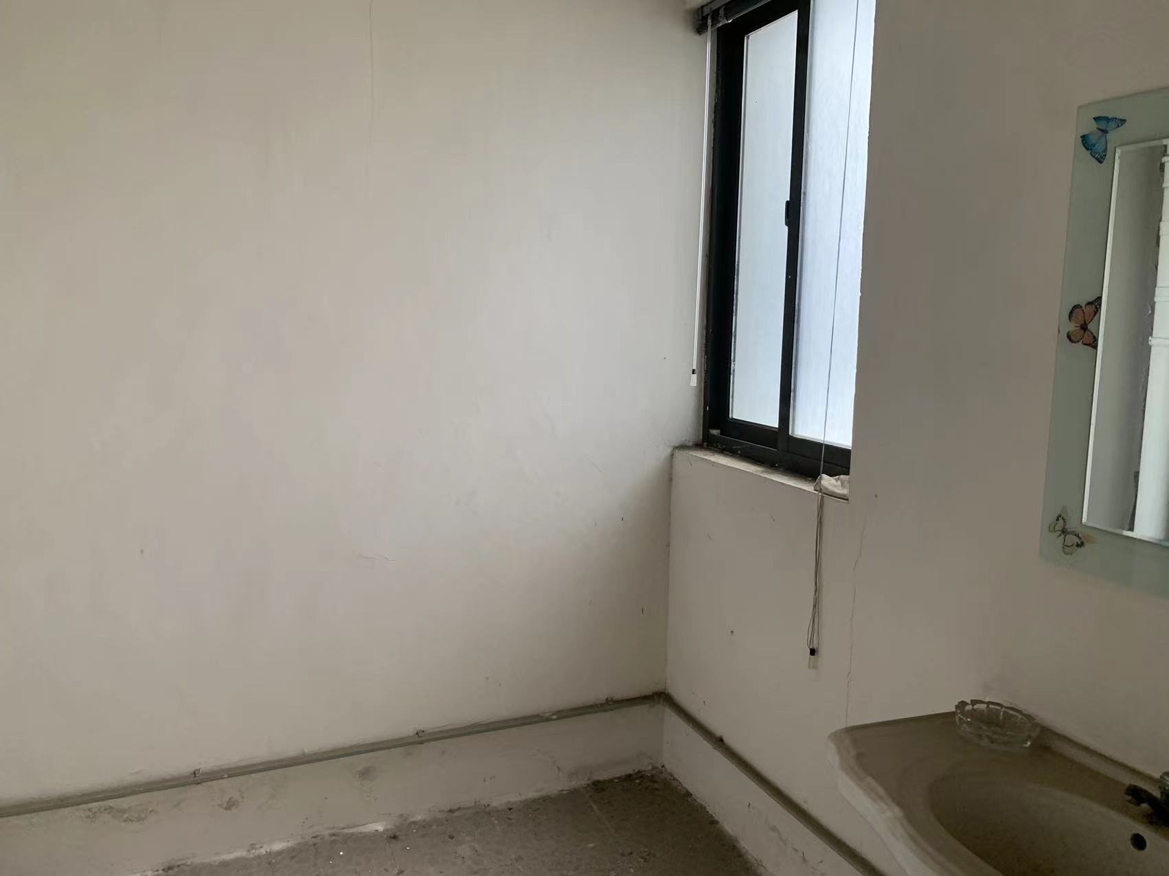 万通城 3室2厅1卫 102m&sup2;