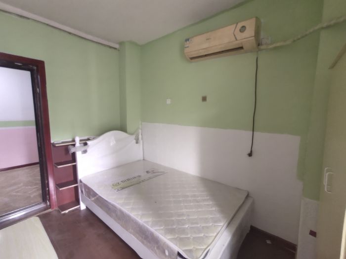 新港花苑 5室1厅2卫 135m&sup2;