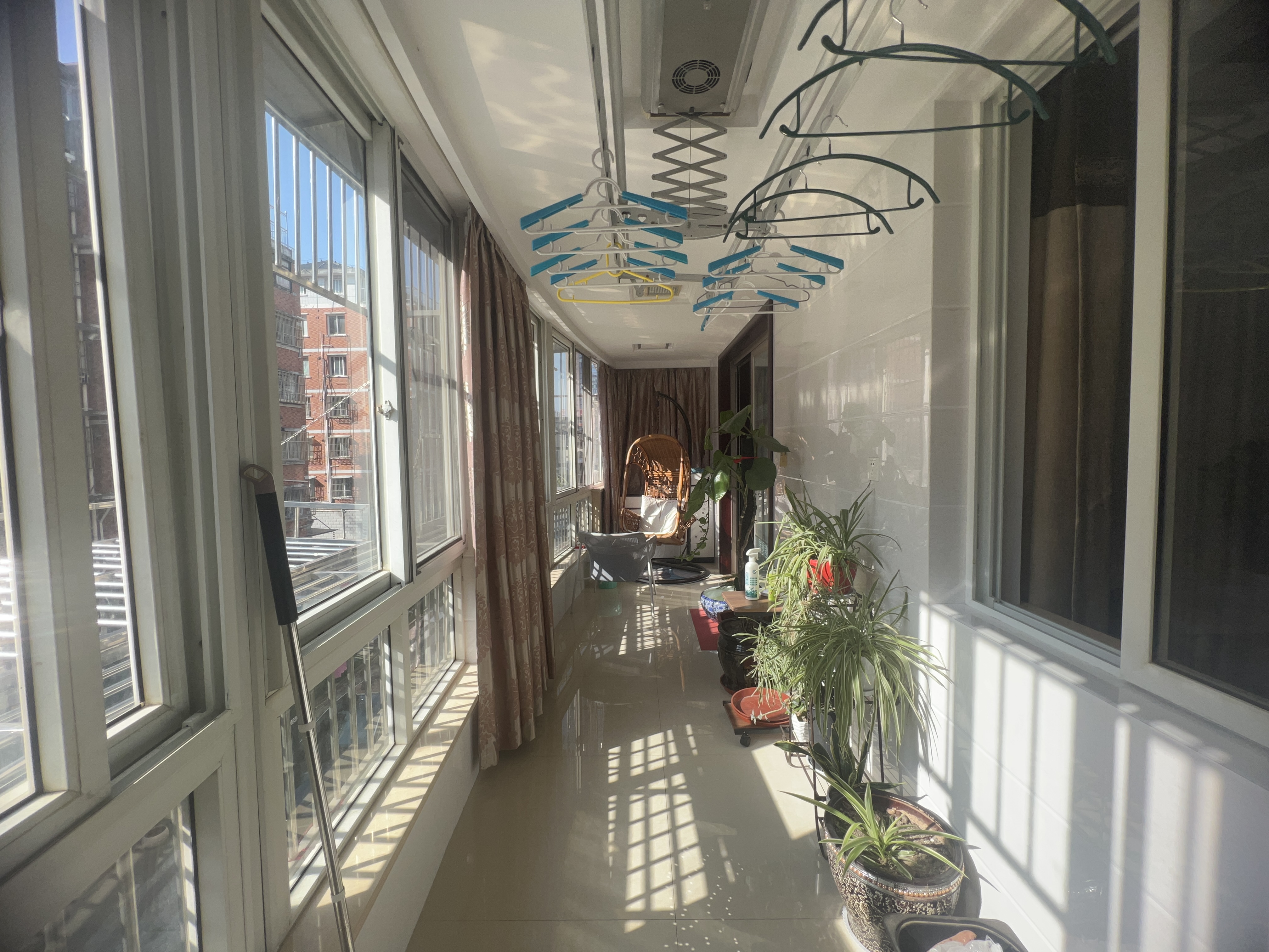 东大俪鑫 3室2厅2卫 158m&sup2;