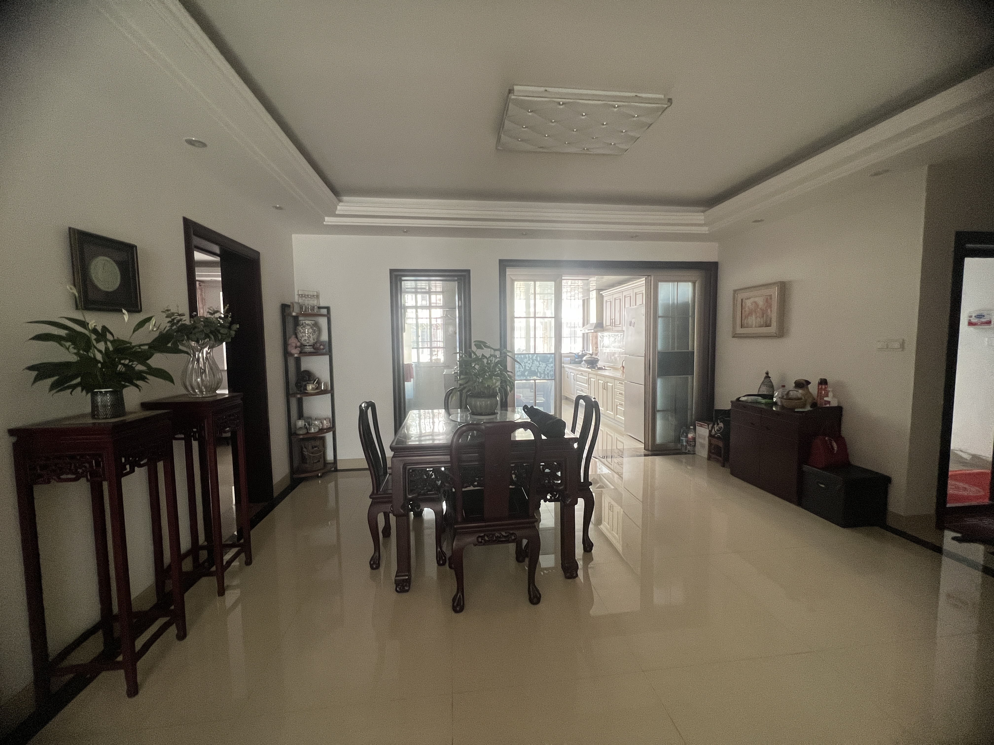 东大俪鑫 3室2厅2卫 158m&sup2;