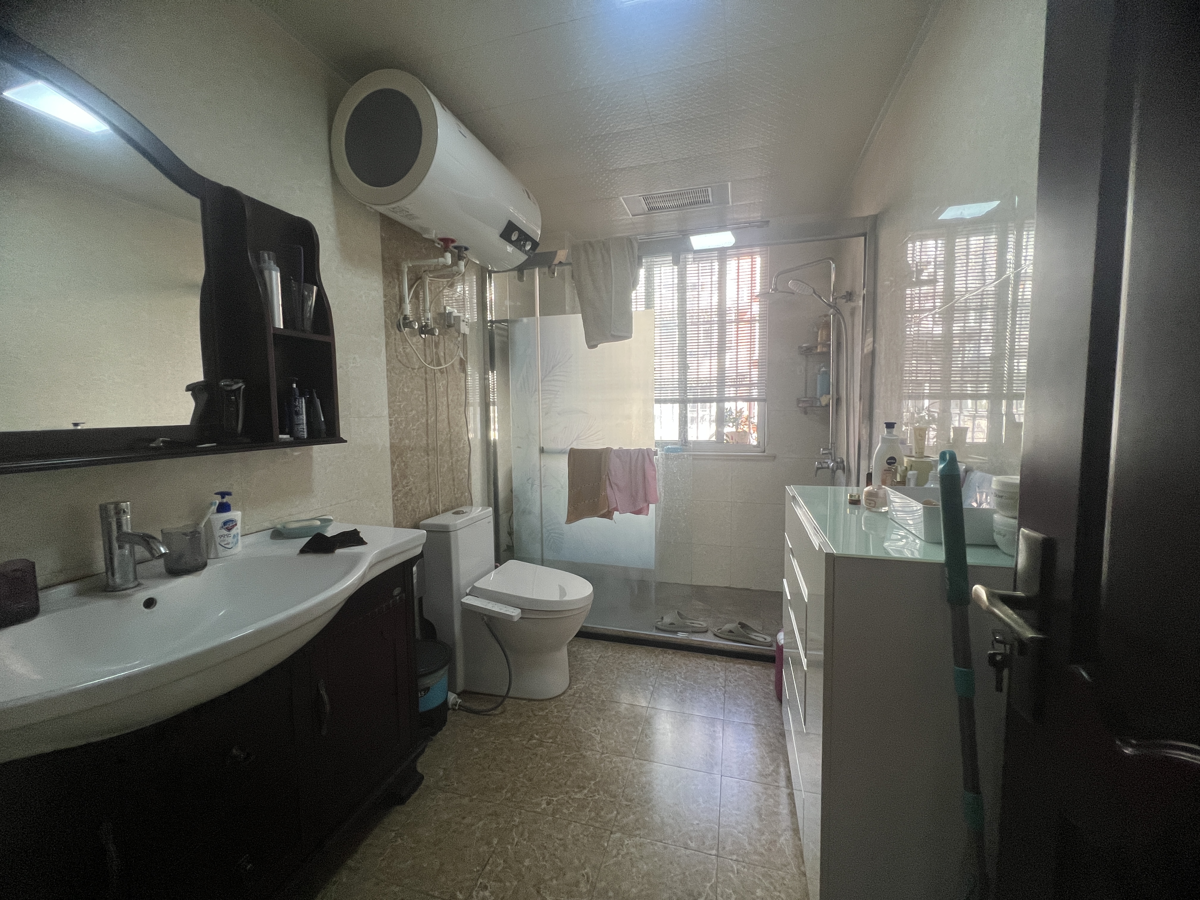 东大俪鑫 3室2厅2卫 158m&sup2;