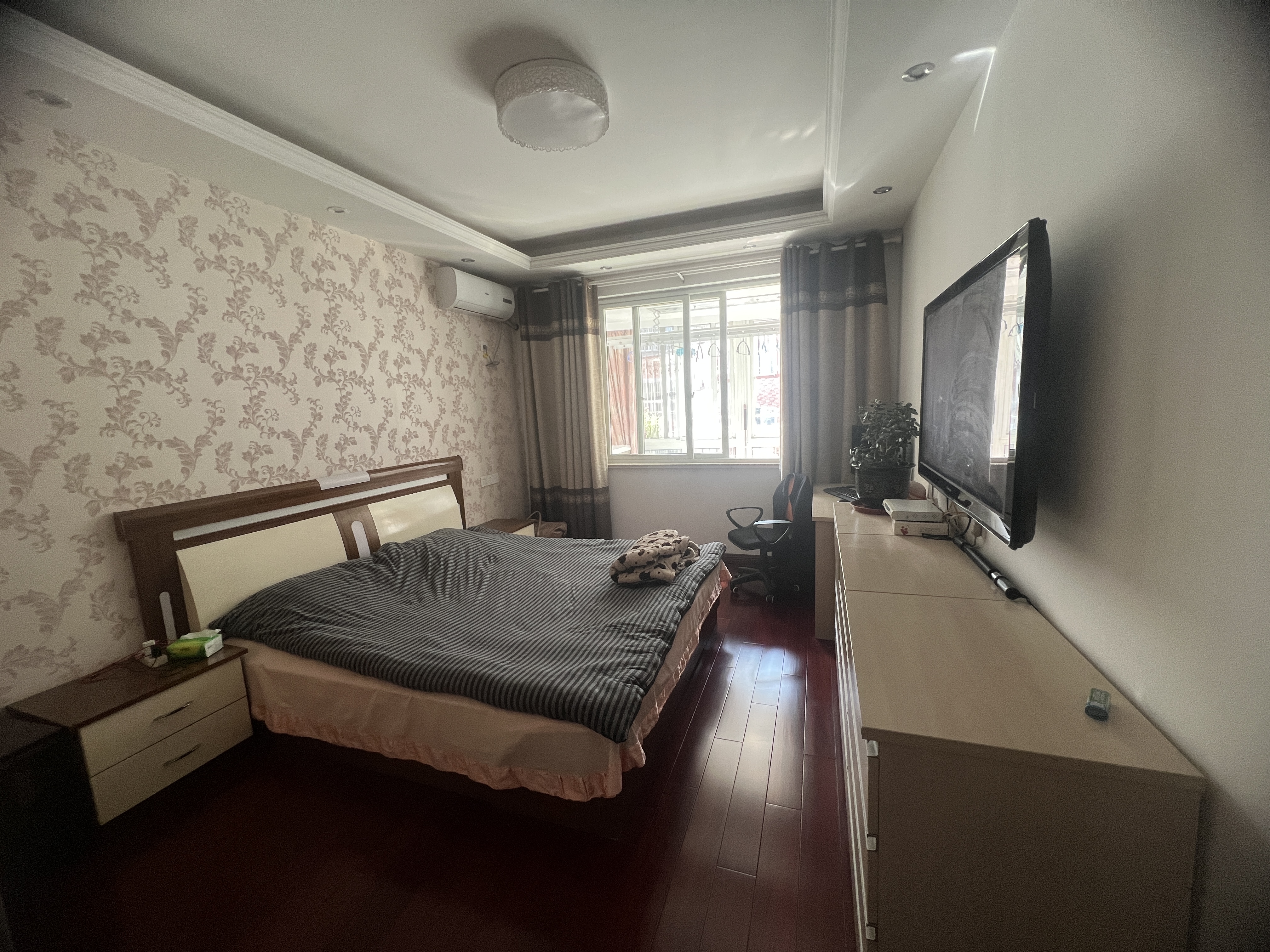 东大俪鑫 3室2厅2卫 158m&sup2;