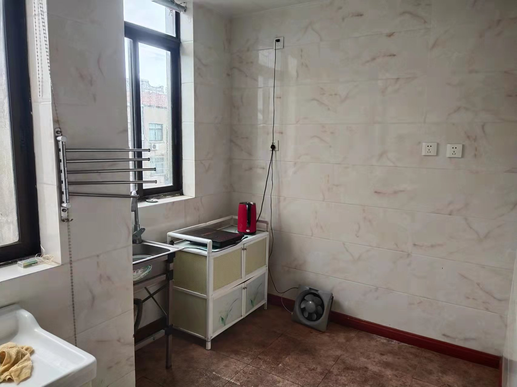 八角亭东一区 3室1厅1卫 81m&sup2;