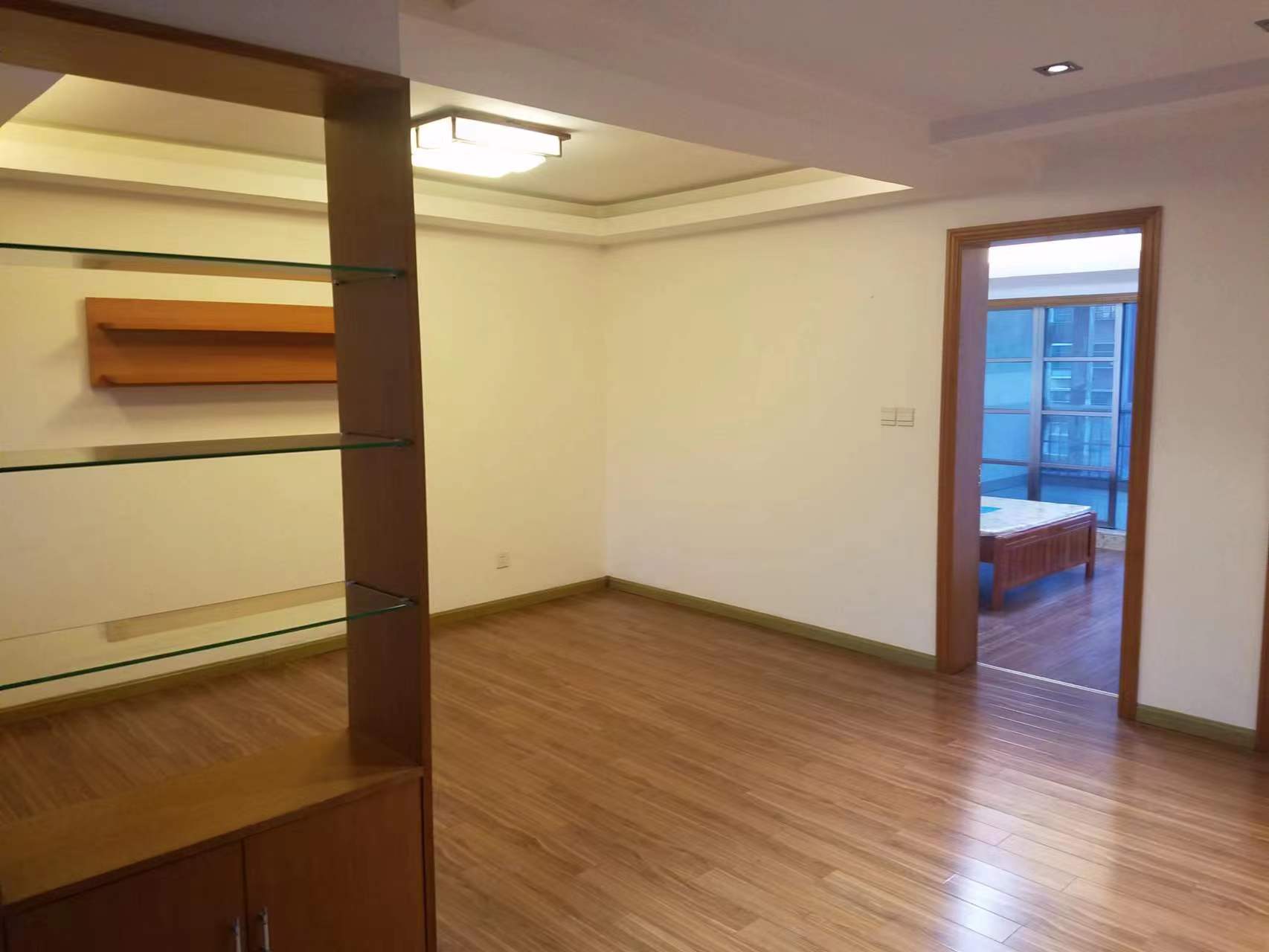 东大俪鑫 4室2厅2卫 186m²
