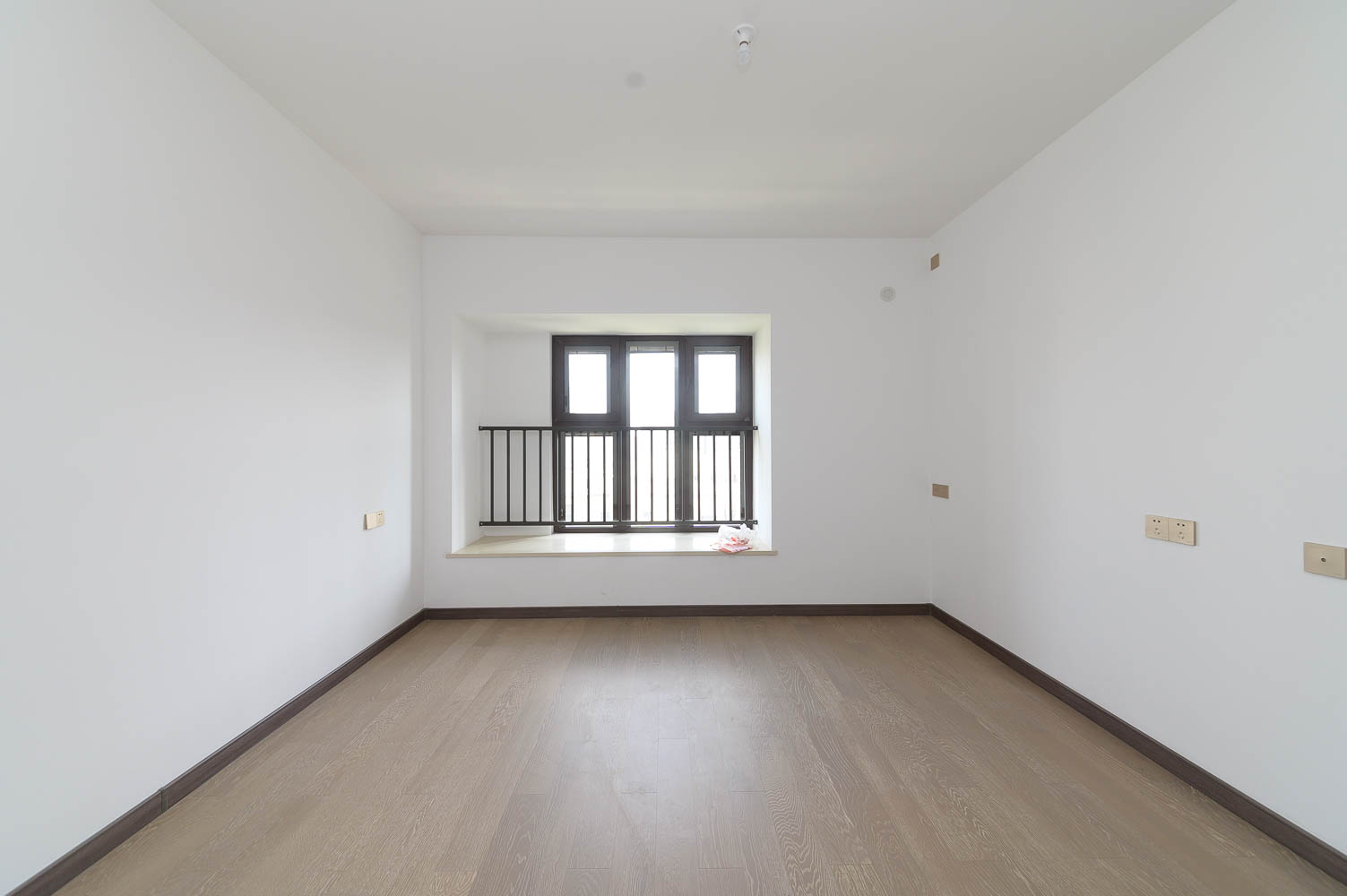 卓越万科新都会 3室2厅2卫 121.24m&sup2;