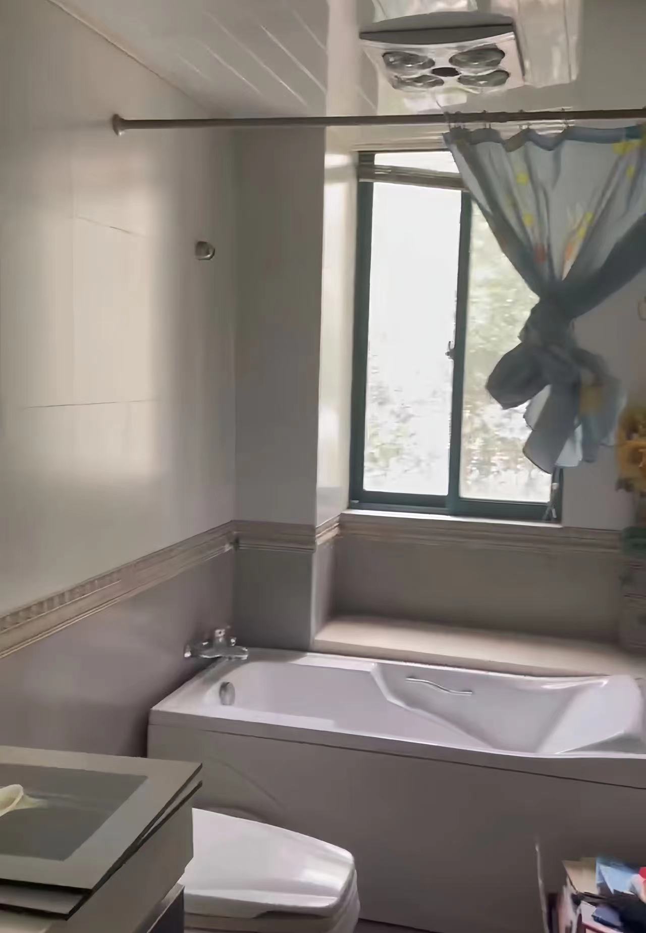 佳乐花苑 3室2厅1卫 139m&sup2;