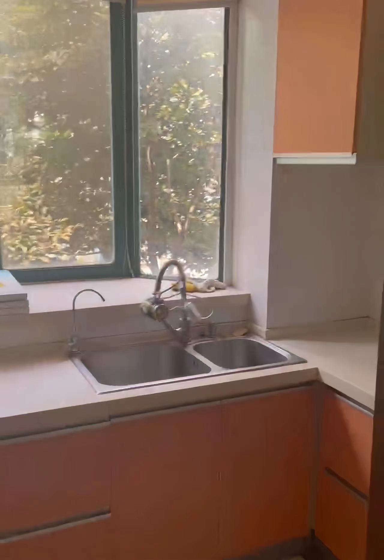 佳乐花苑 3室2厅1卫 139m&sup2;