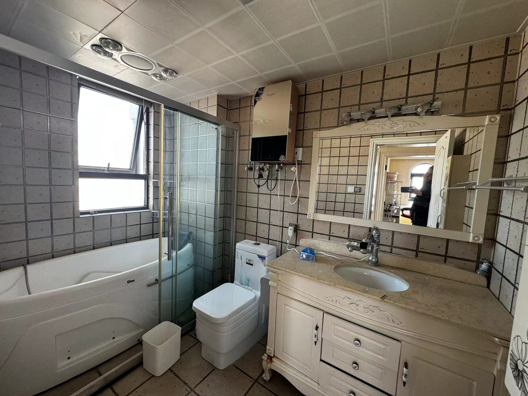 高迪晶城 3室2厅1卫 171.26m&sup2;