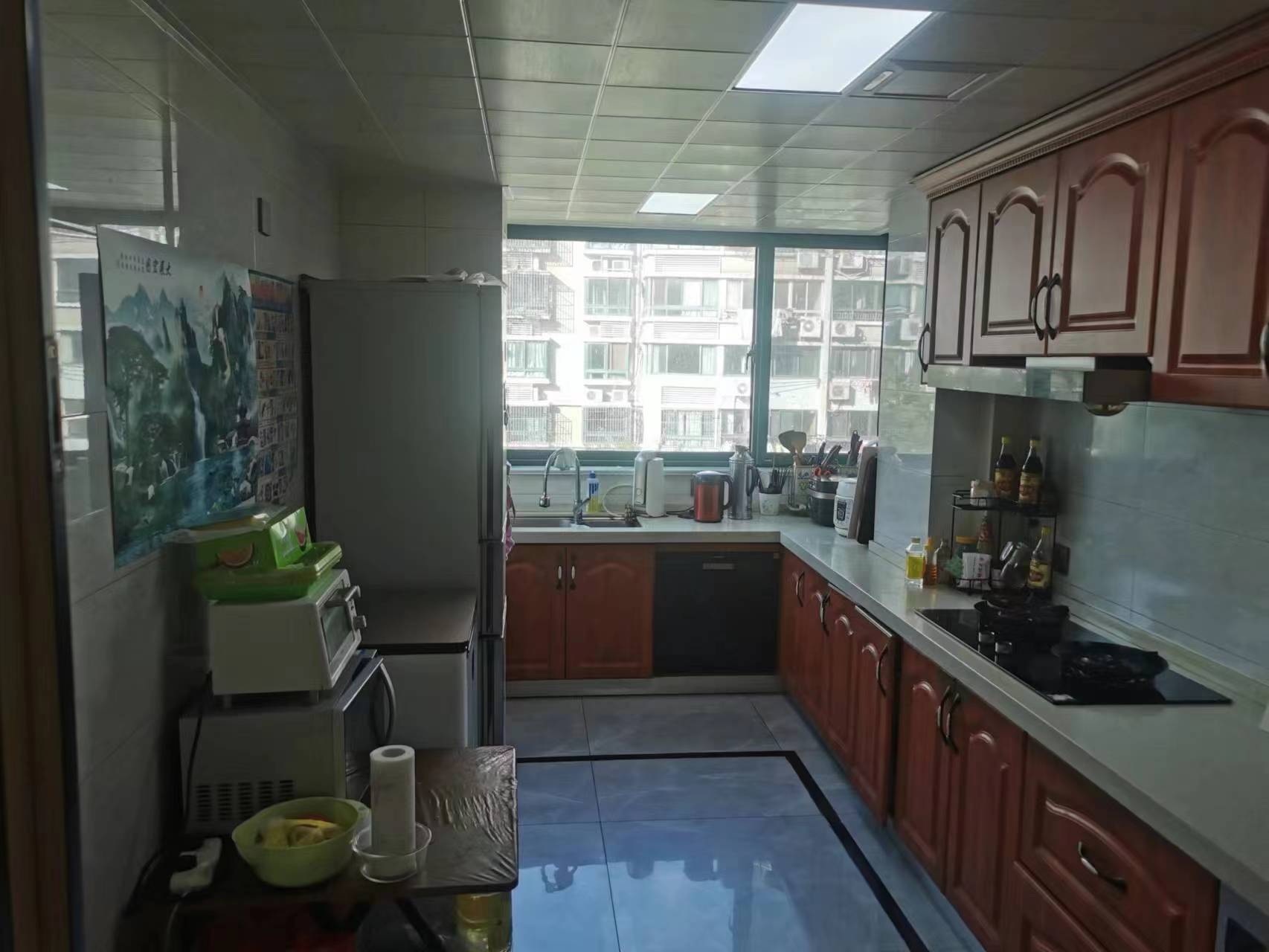 都市华城 3室2厅1卫 152m&sup2;