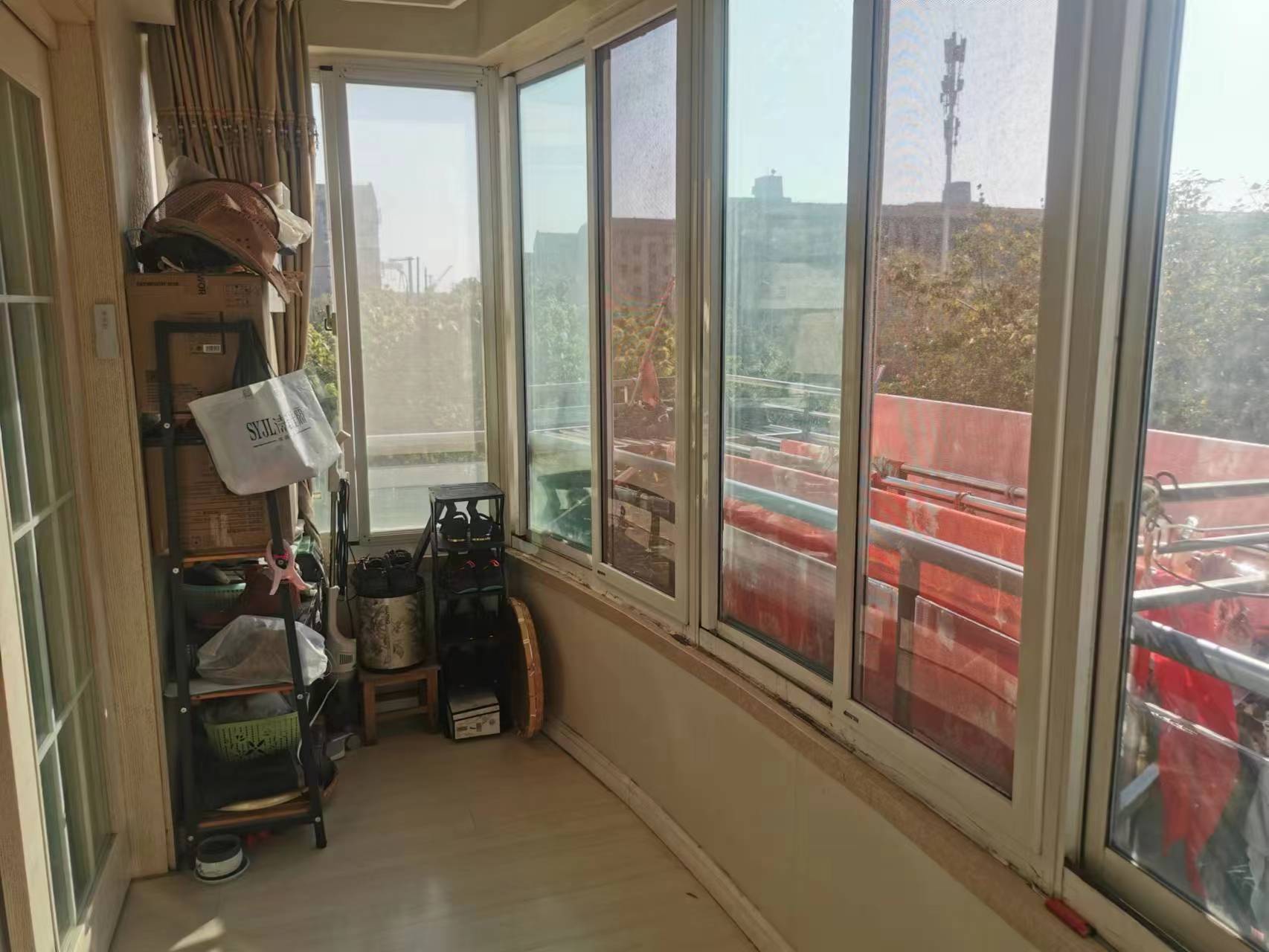 都市华城 3室2厅1卫 152m&sup2;