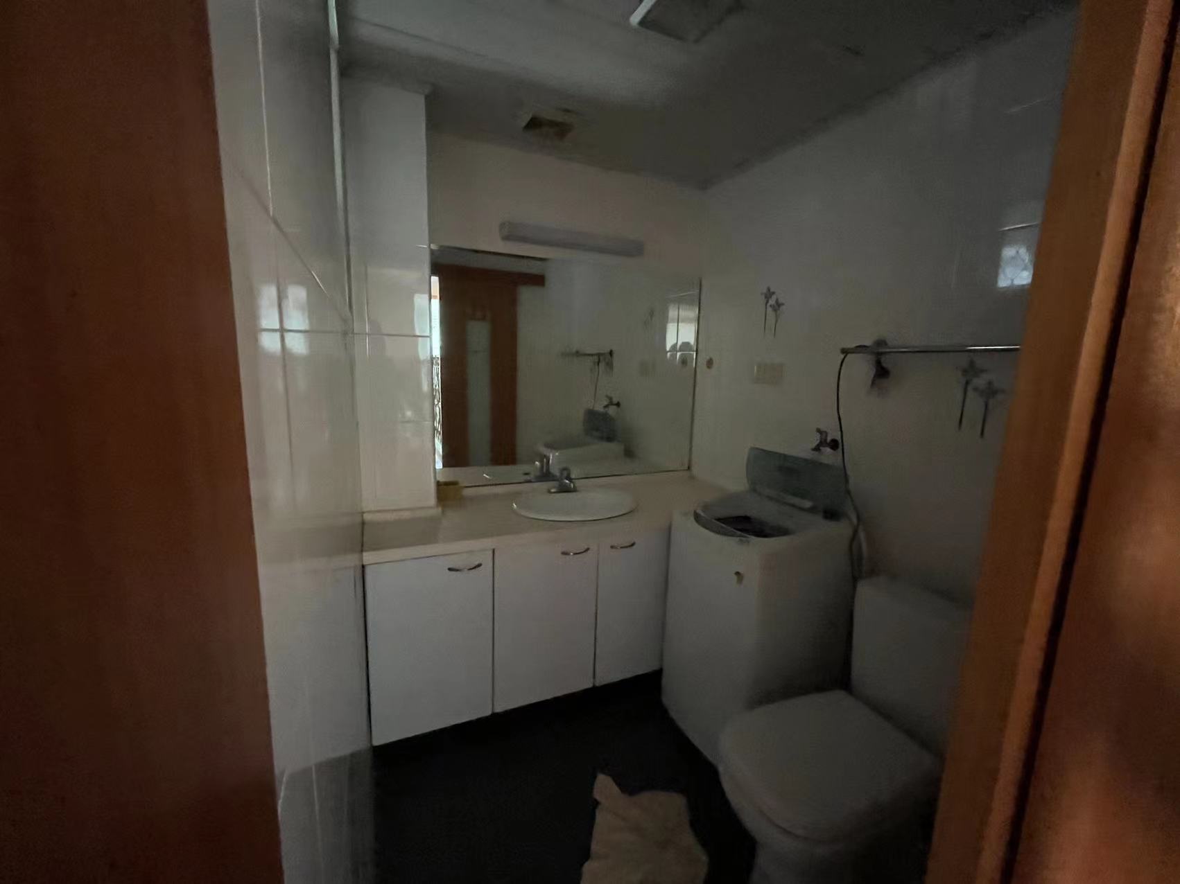 三喜花苑 3室1厅卫 140m&sup2;