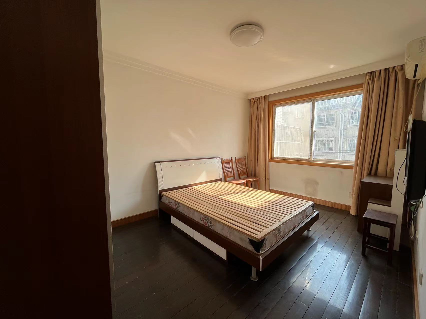 三喜花苑 3室1厅卫 140m&sup2;