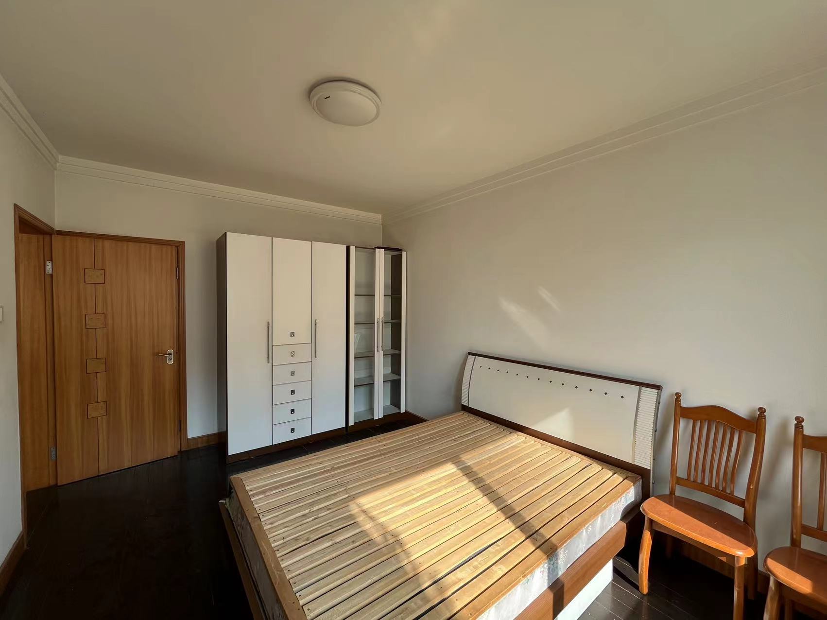 三喜花苑 3室1厅卫 140m&sup2;