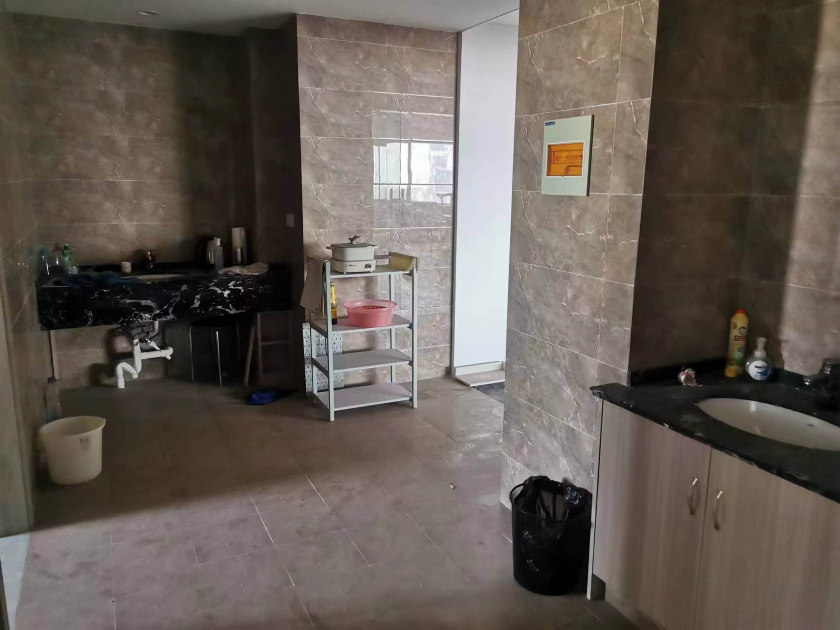 亚太大厦 6室2厅2卫 680m&sup2;