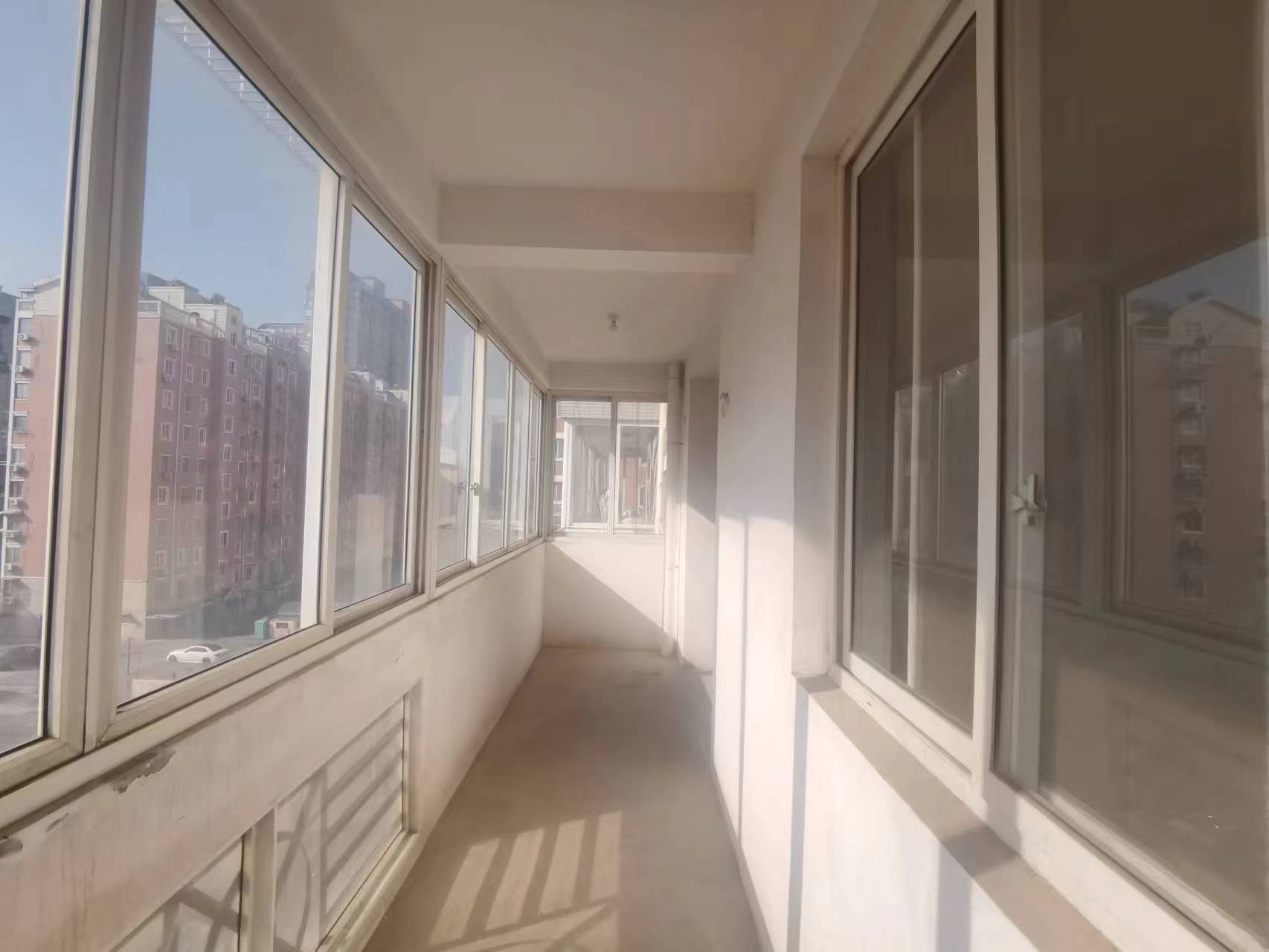 百家花苑 3室2厅1卫 115m&sup2;