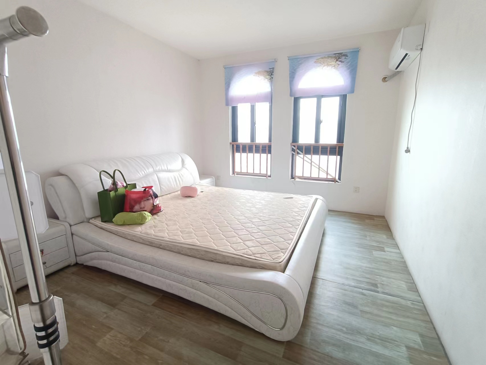 高迪晶城 3室2厅1卫 161m&sup2;