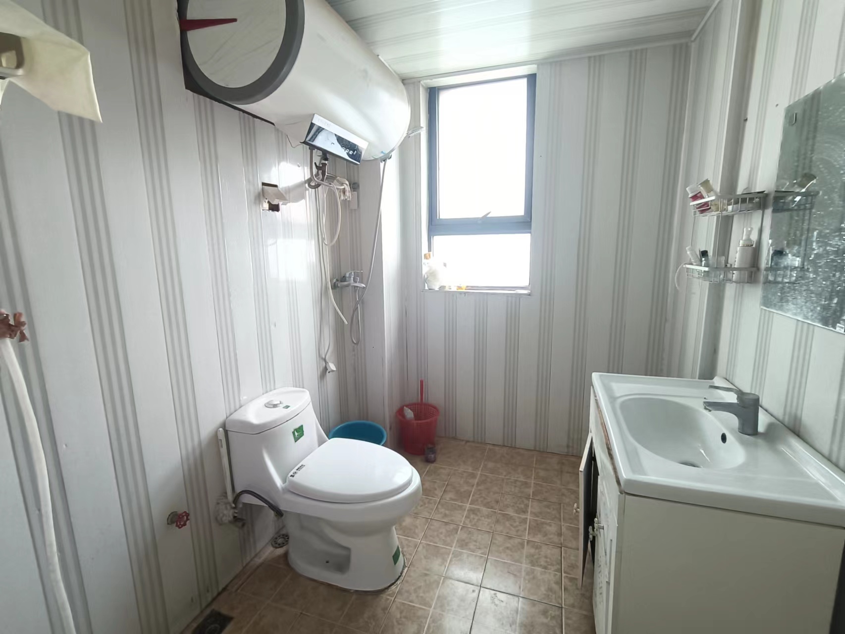 高迪晶城 3室2厅1卫 161m&sup2;