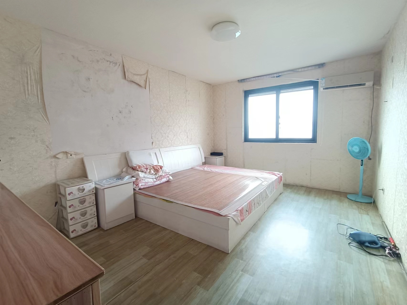 高迪晶城 3室2厅1卫 161m&sup2;