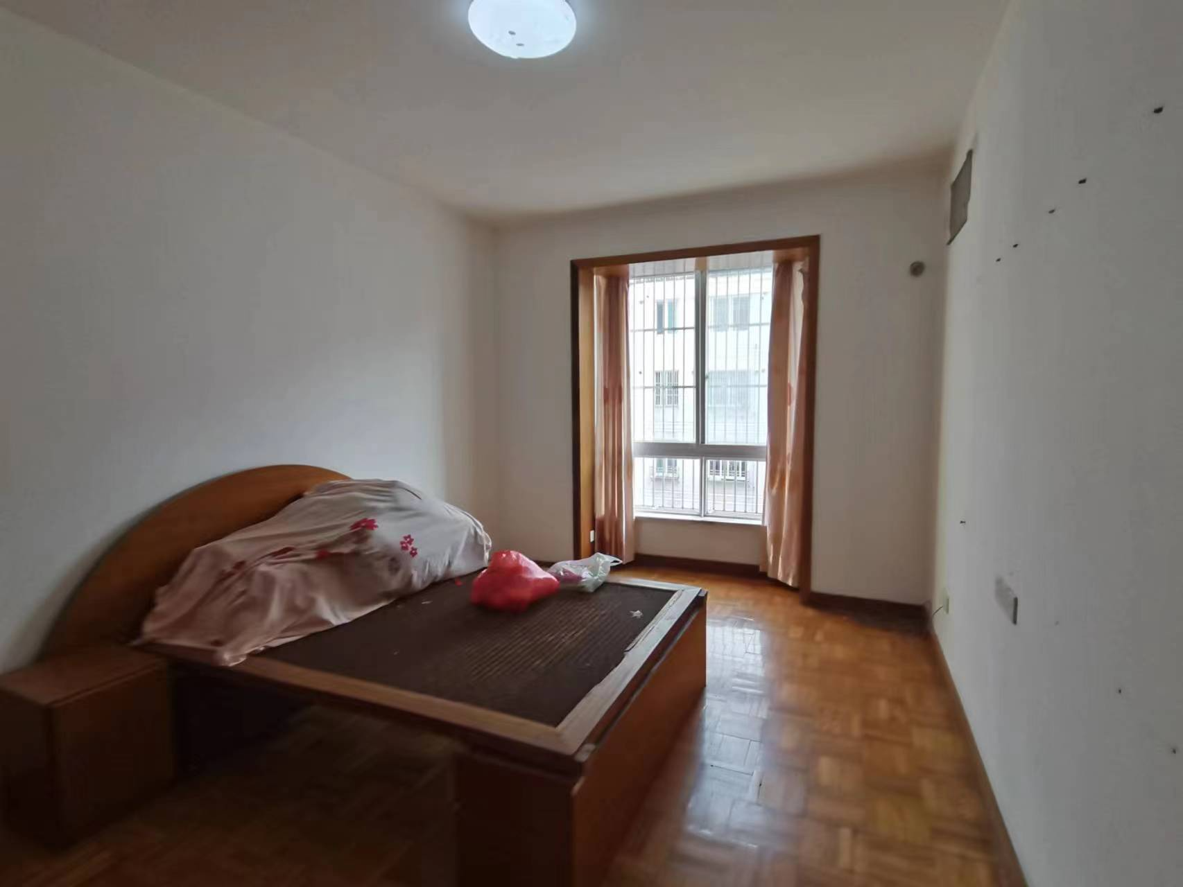 翠园花苑 3室2厅1卫 124m&sup2;