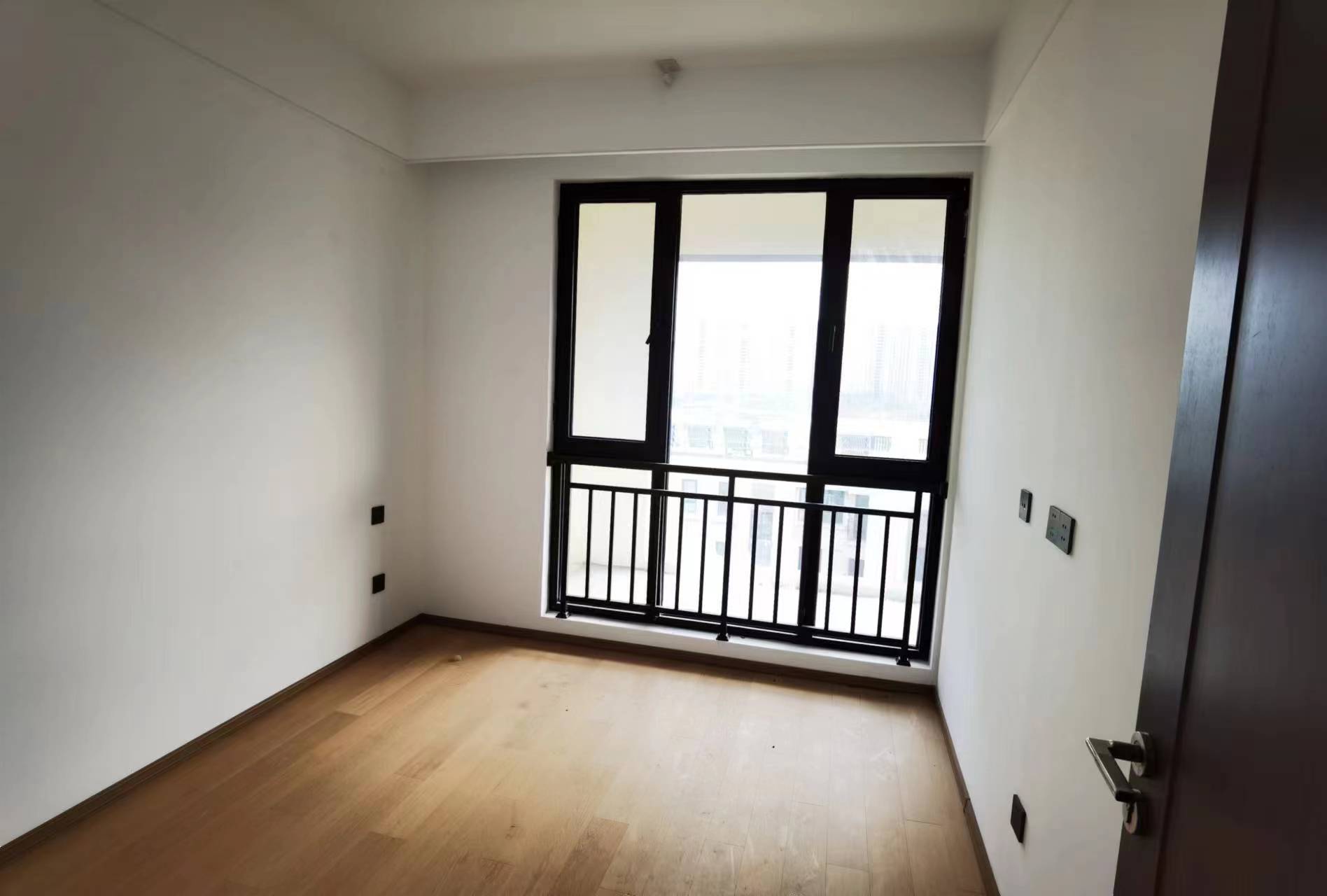 春风南岸东园 4室2厅3卫 167m&sup2;