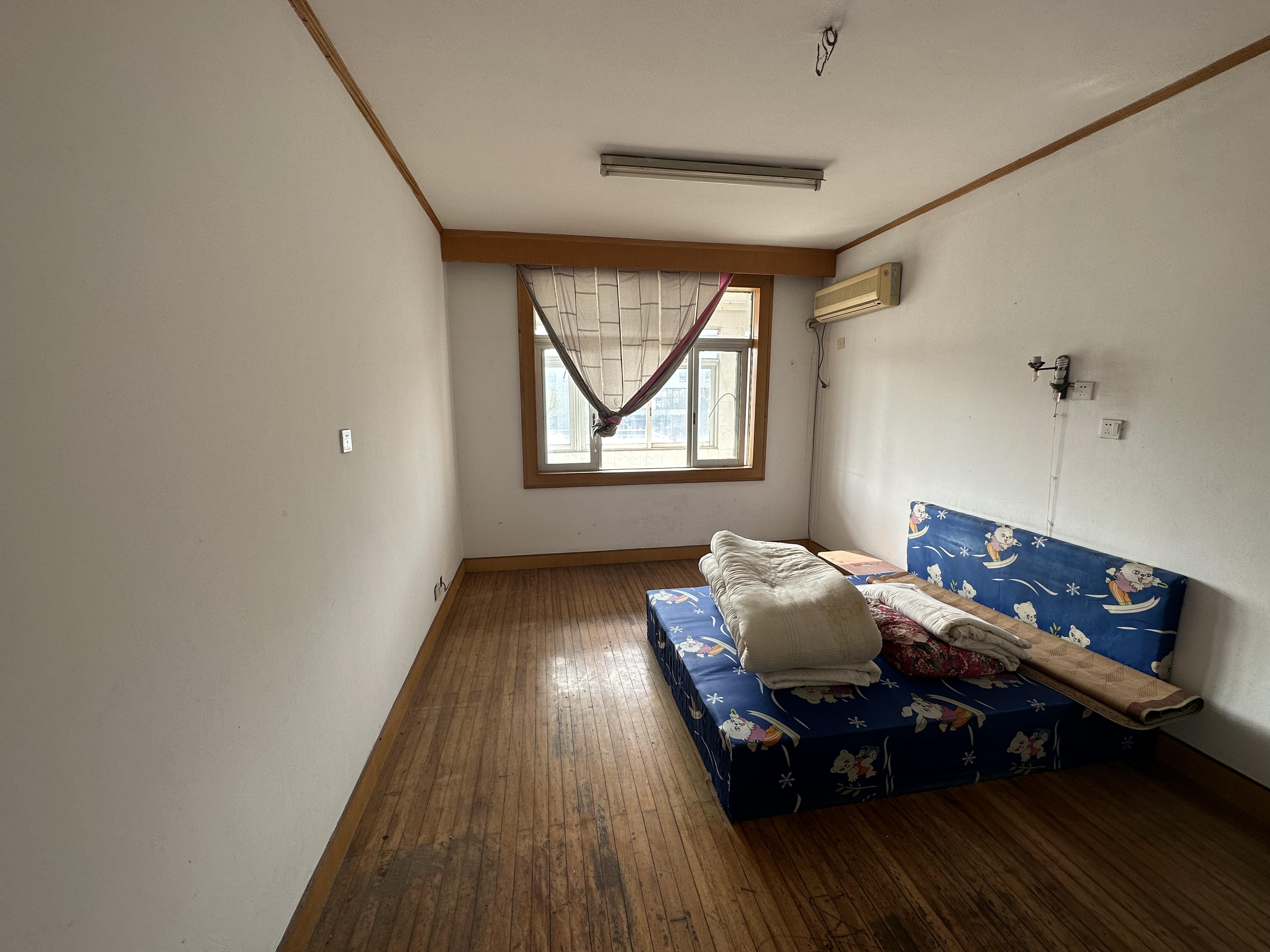 八角亭小区 3室2厅1卫 95.06m²