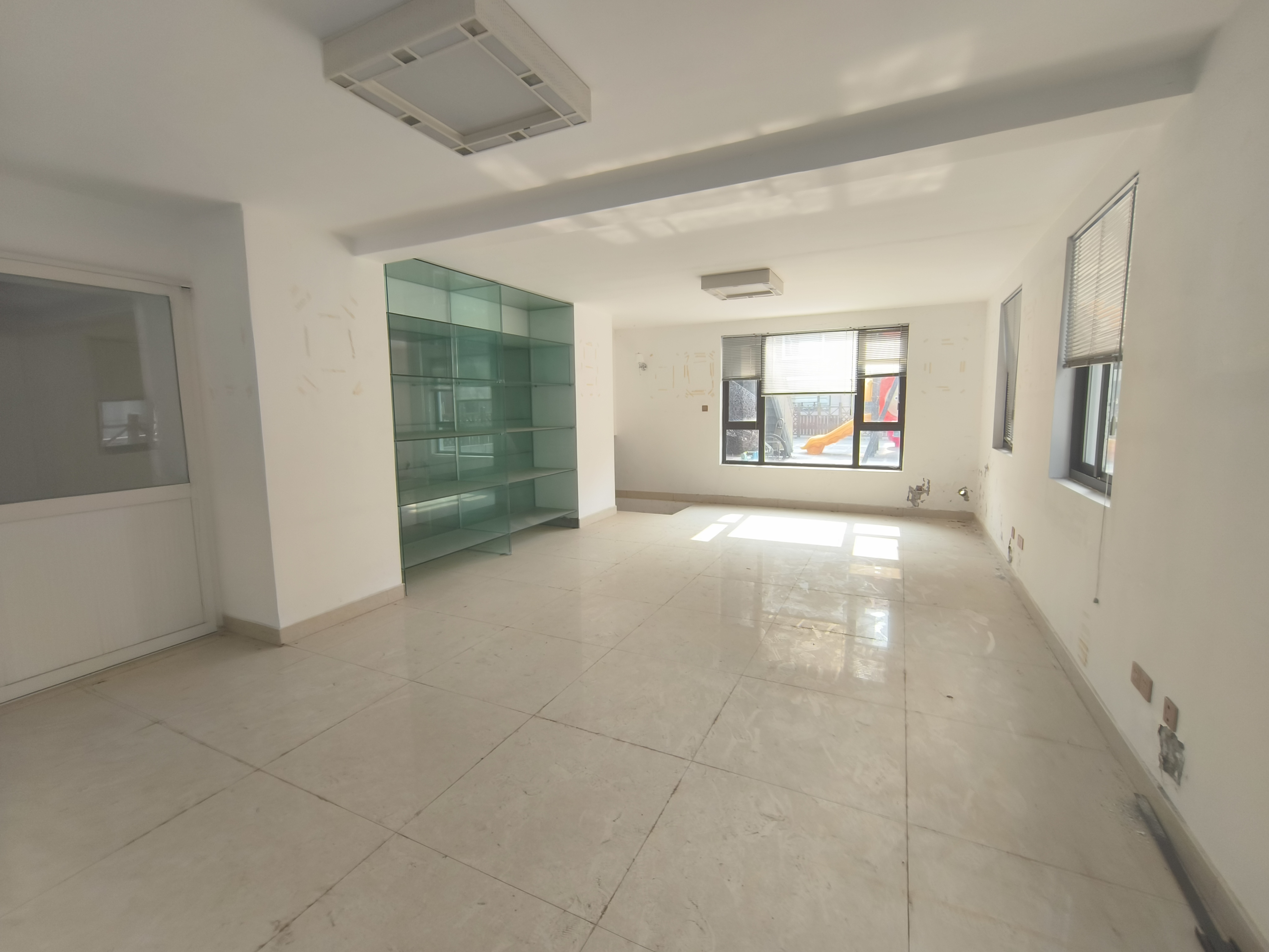 金桥世家 6室2厅3卫 386.55m²