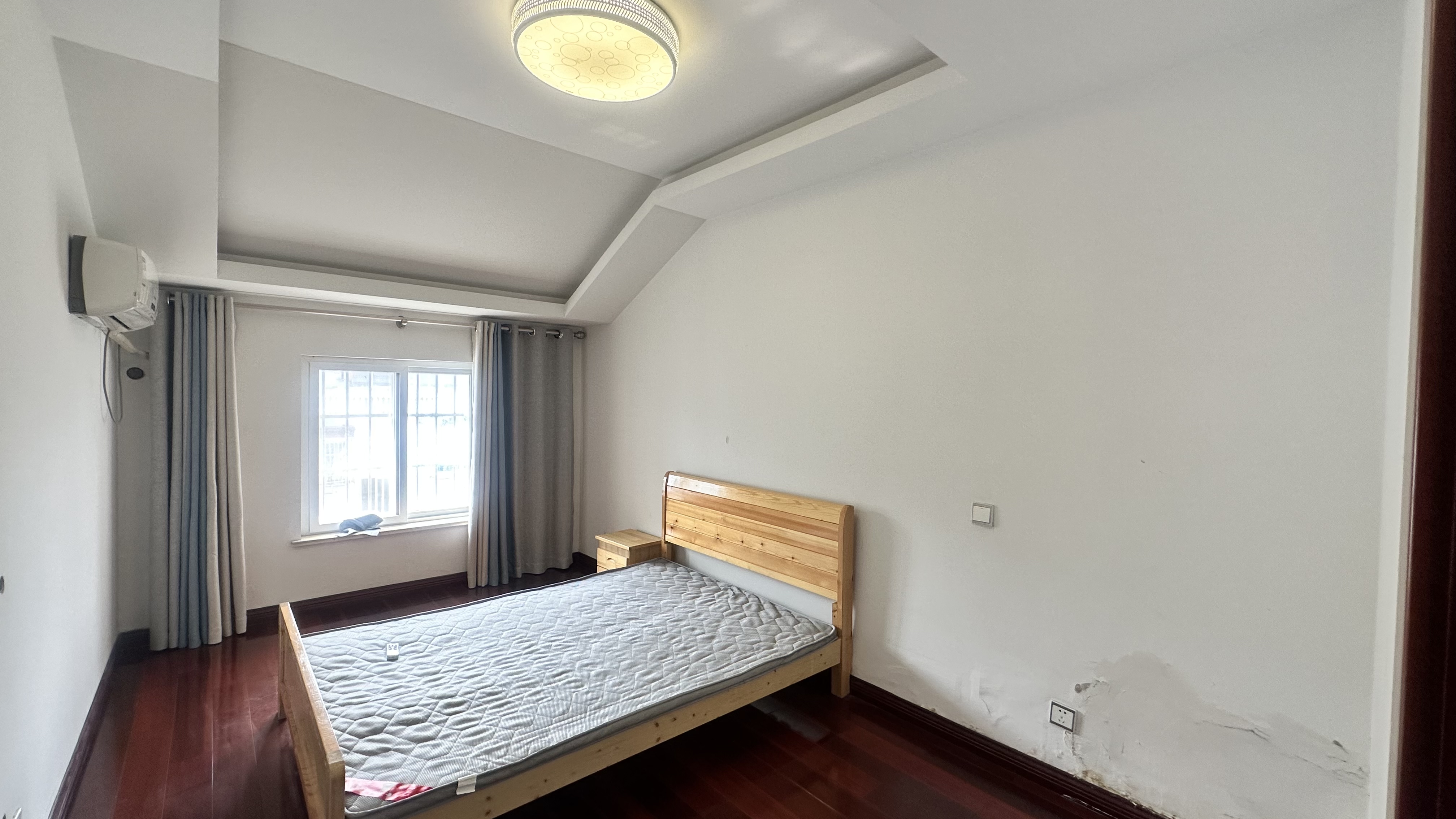 金辉花园 3室2厅2卫 140m&sup2;