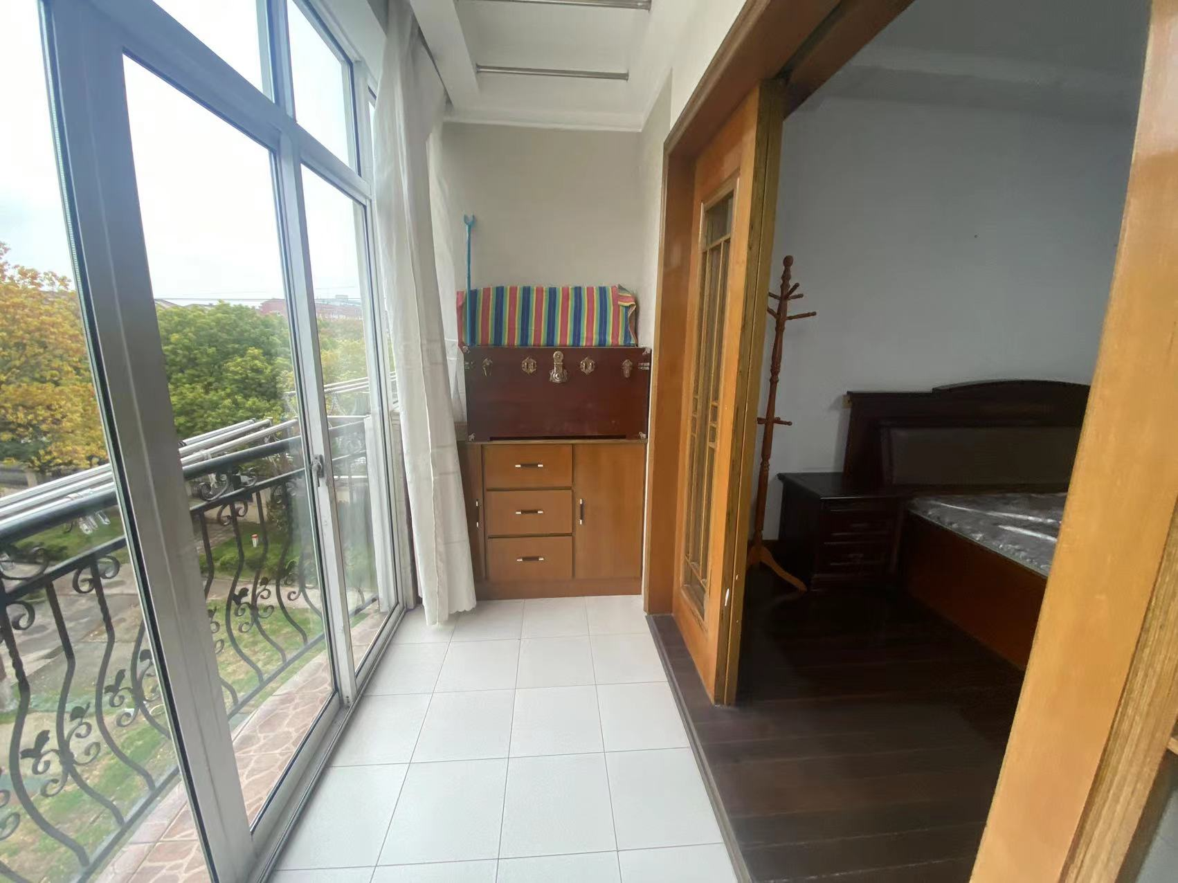 爱玛花苑 3室2厅1卫 135m&sup2;